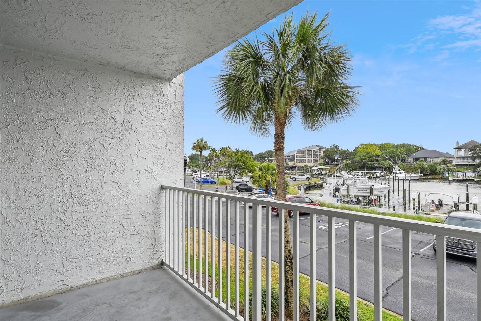 Dolphin Point 203c- By Isle