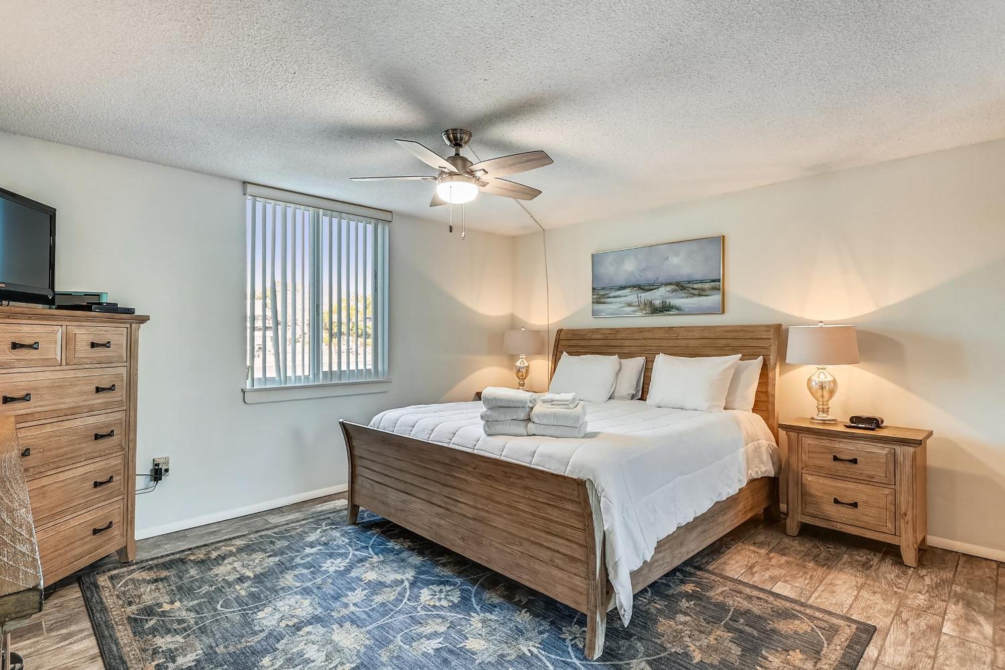 Dolphin Point 103b- By Isle Apartment