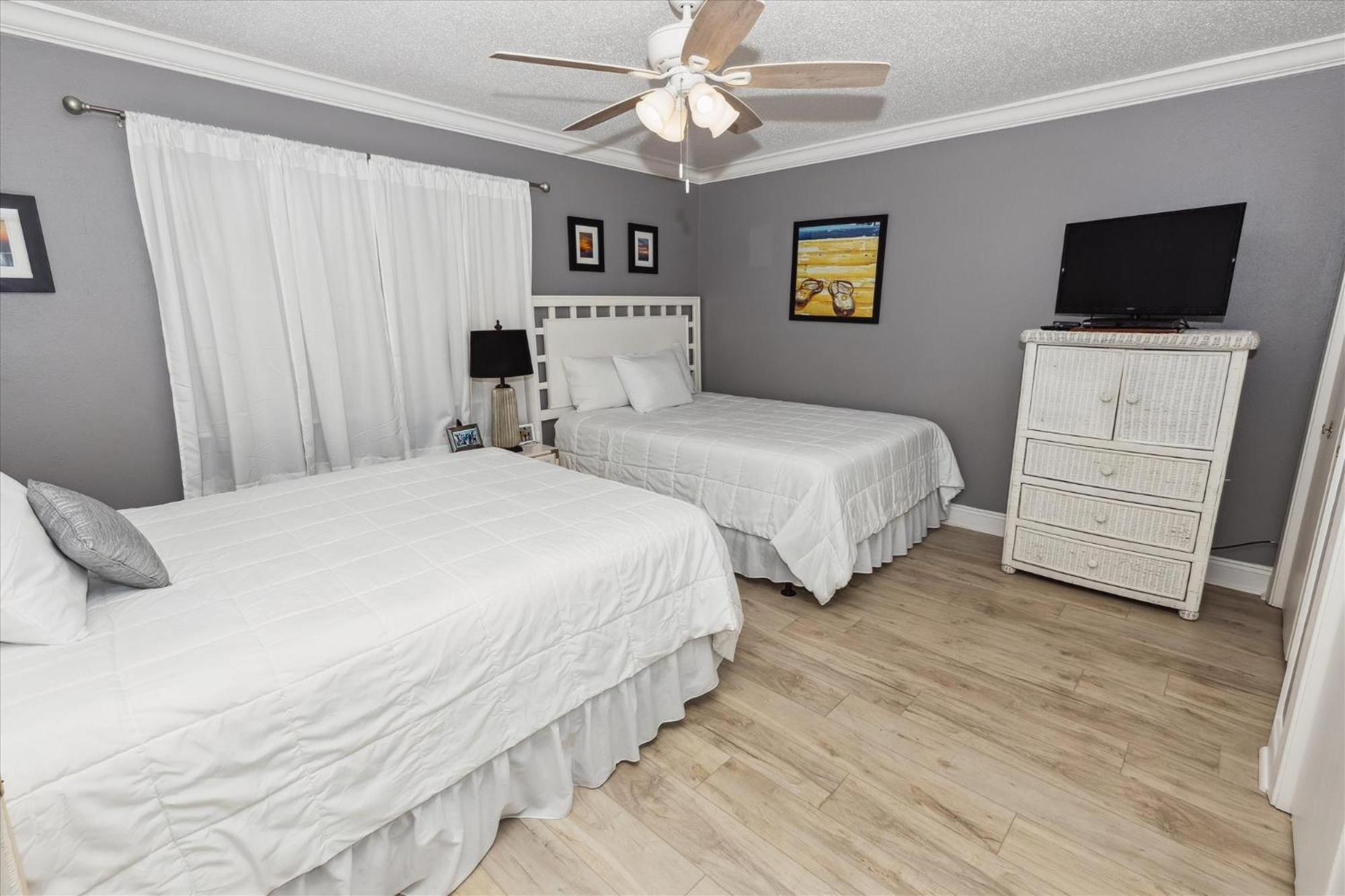 Shoreline Towers 1084- By Isle Apartment