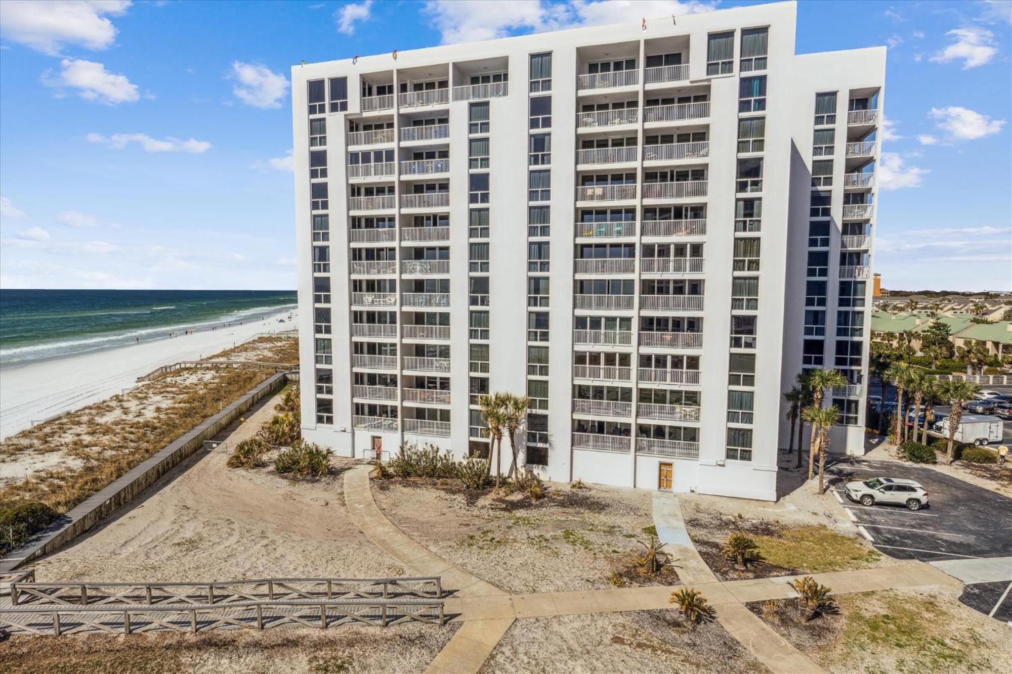 Apartment Shoreline Towers 1063- By Isle *