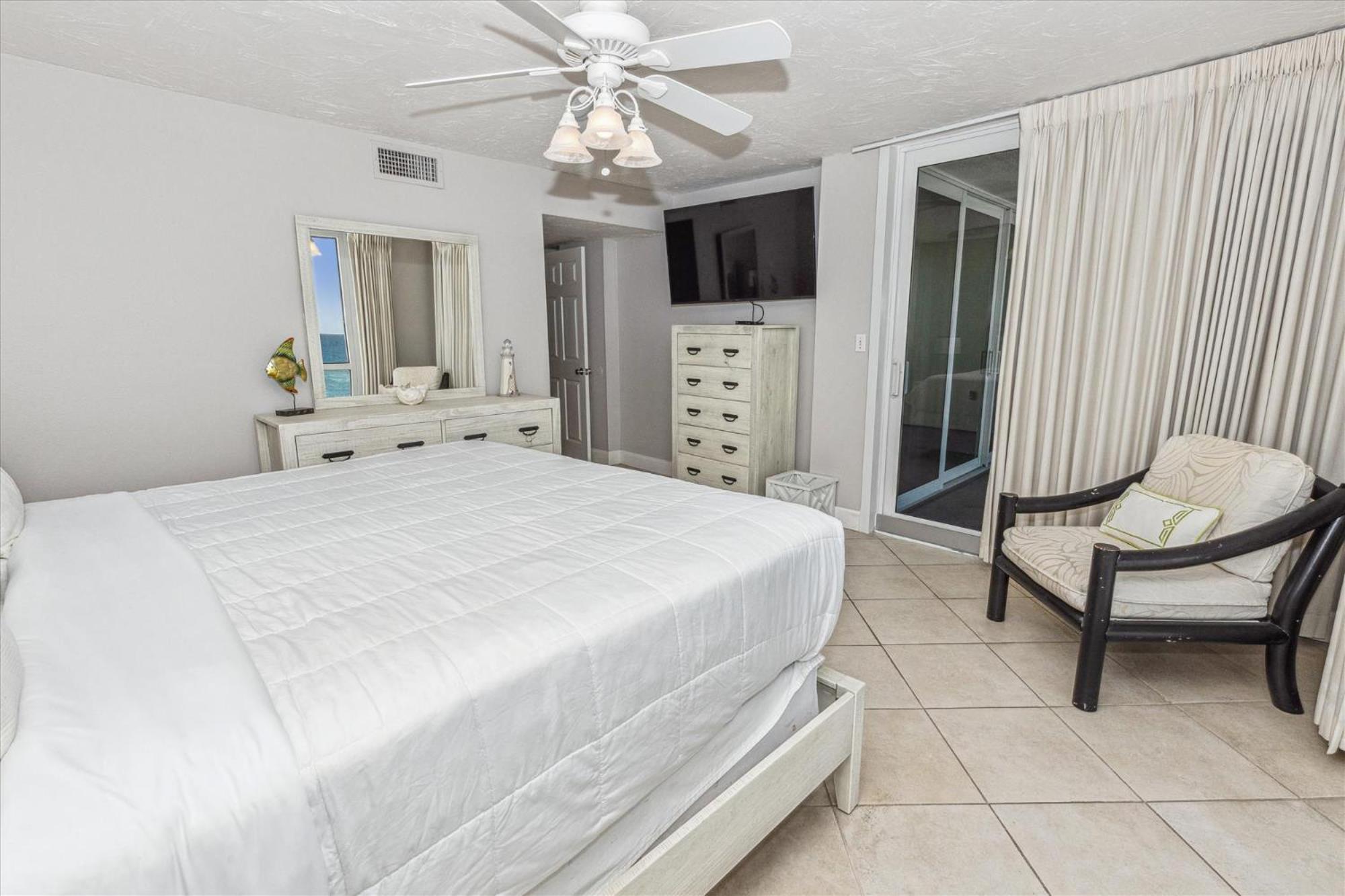 Shoreline Towers 1063- By Isle Apartment Destin