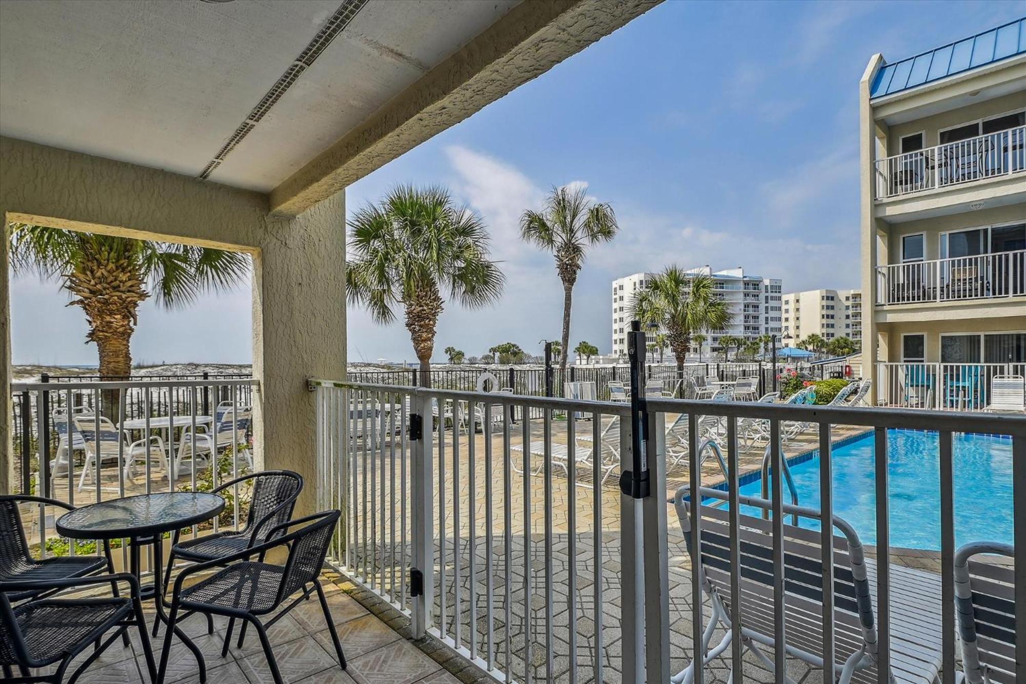 Poolside 101- By Isle Apartment Destin