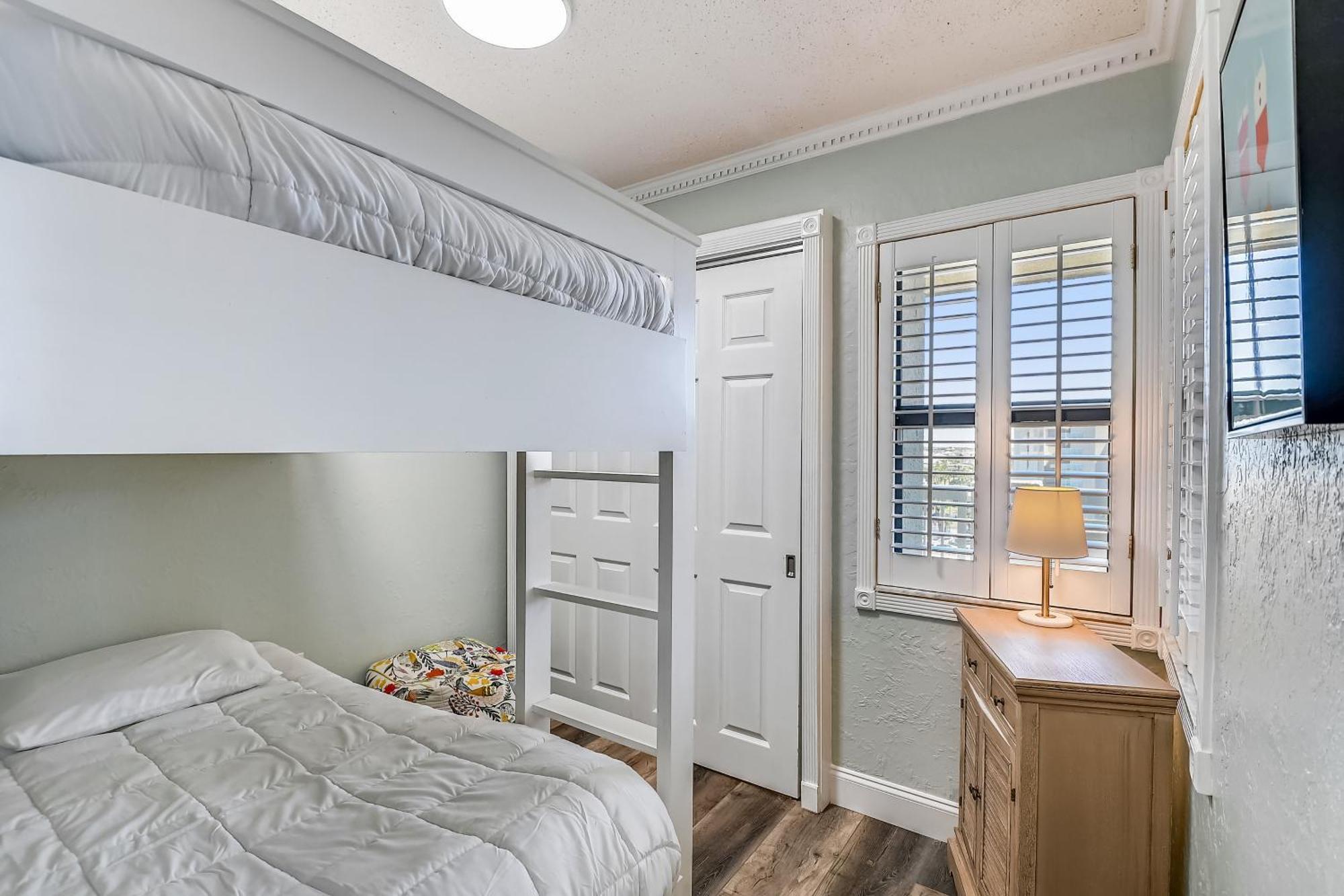 Inlet Reef 510- By Isle Apartment