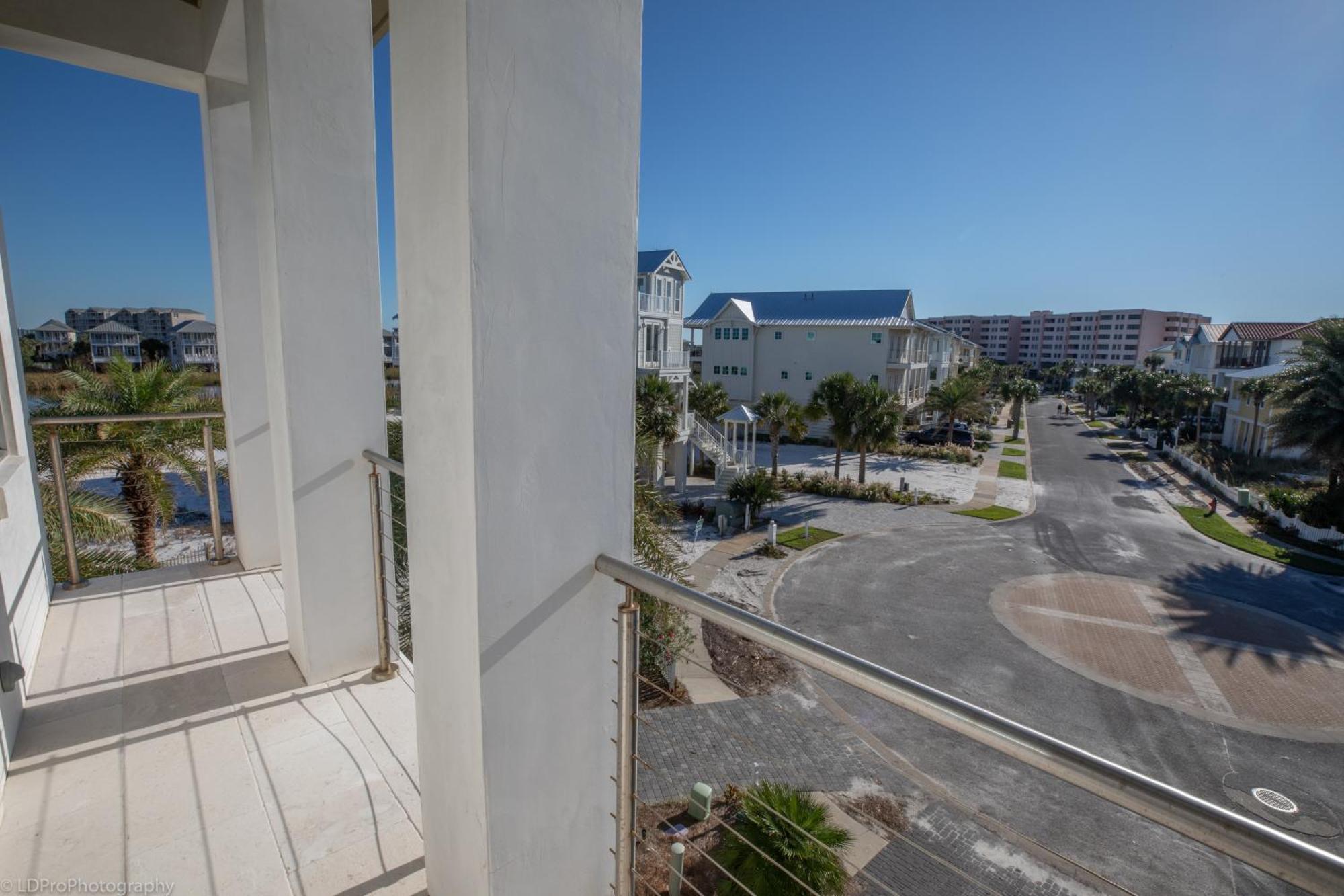 Seabreeze- By Isle Apartment