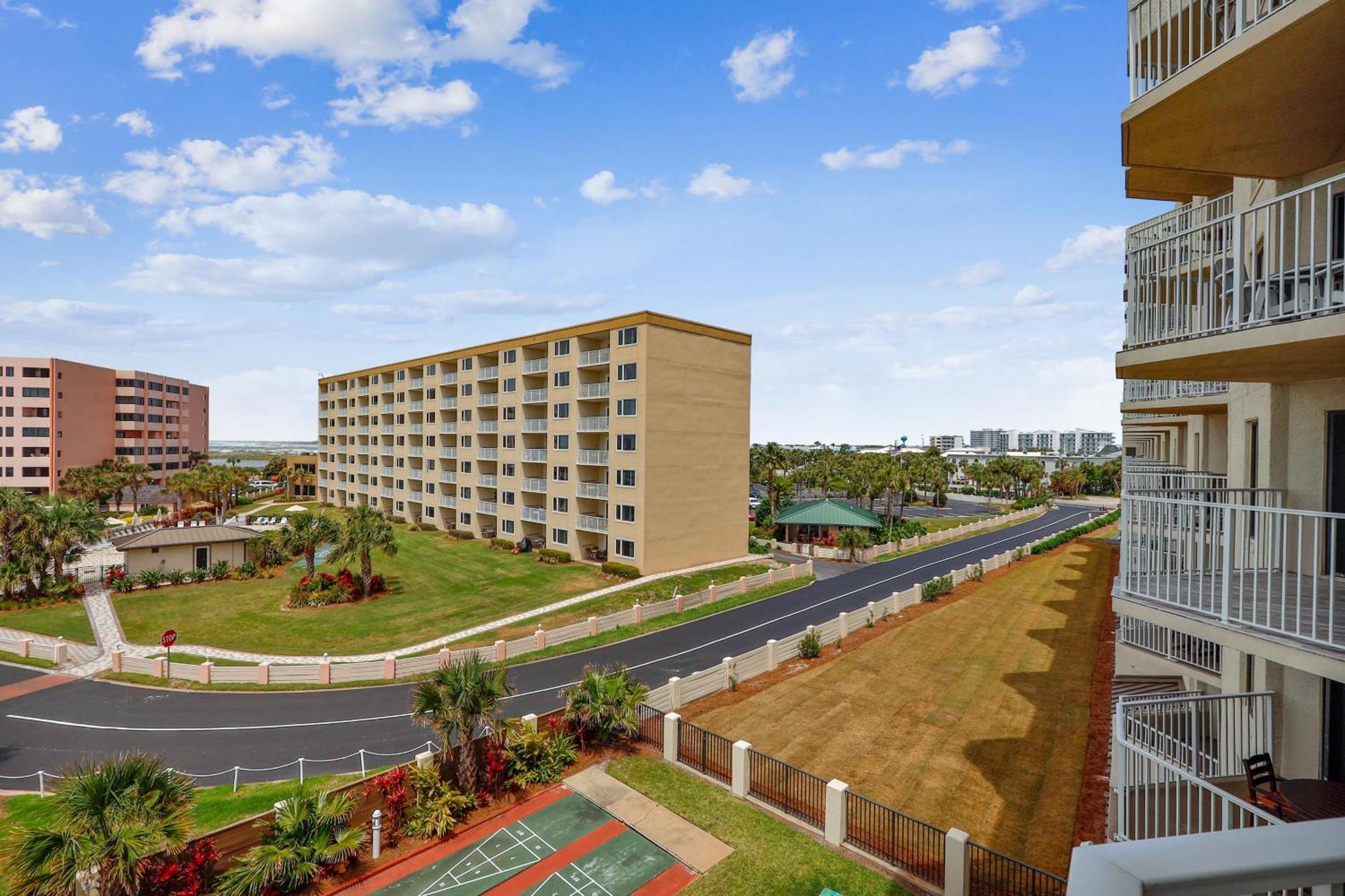 Apartment Inlet Reef 310- By Isle