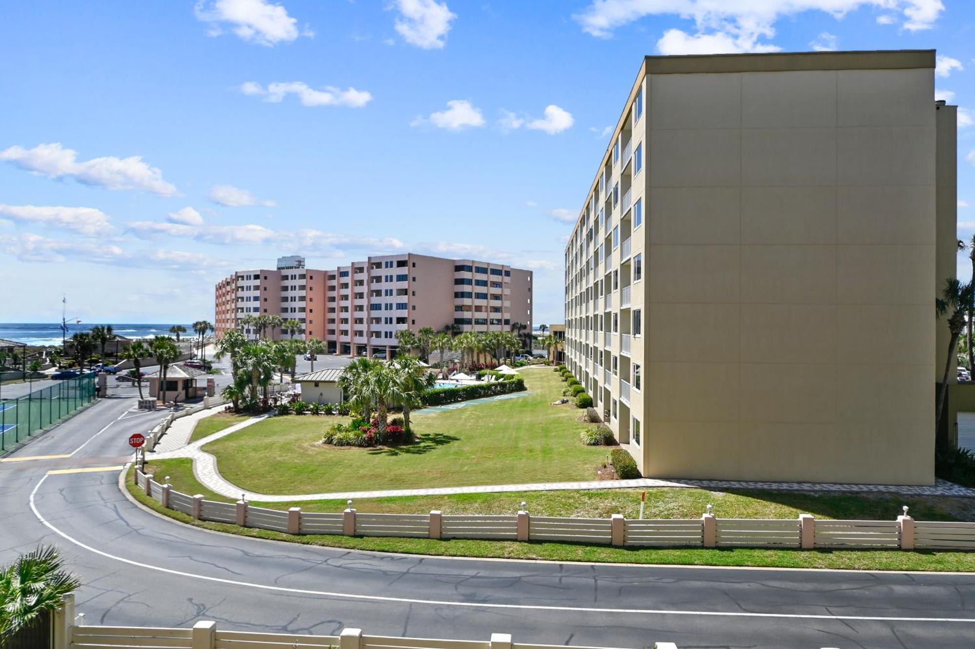 Inlet Reef 213- By Isle Apartment