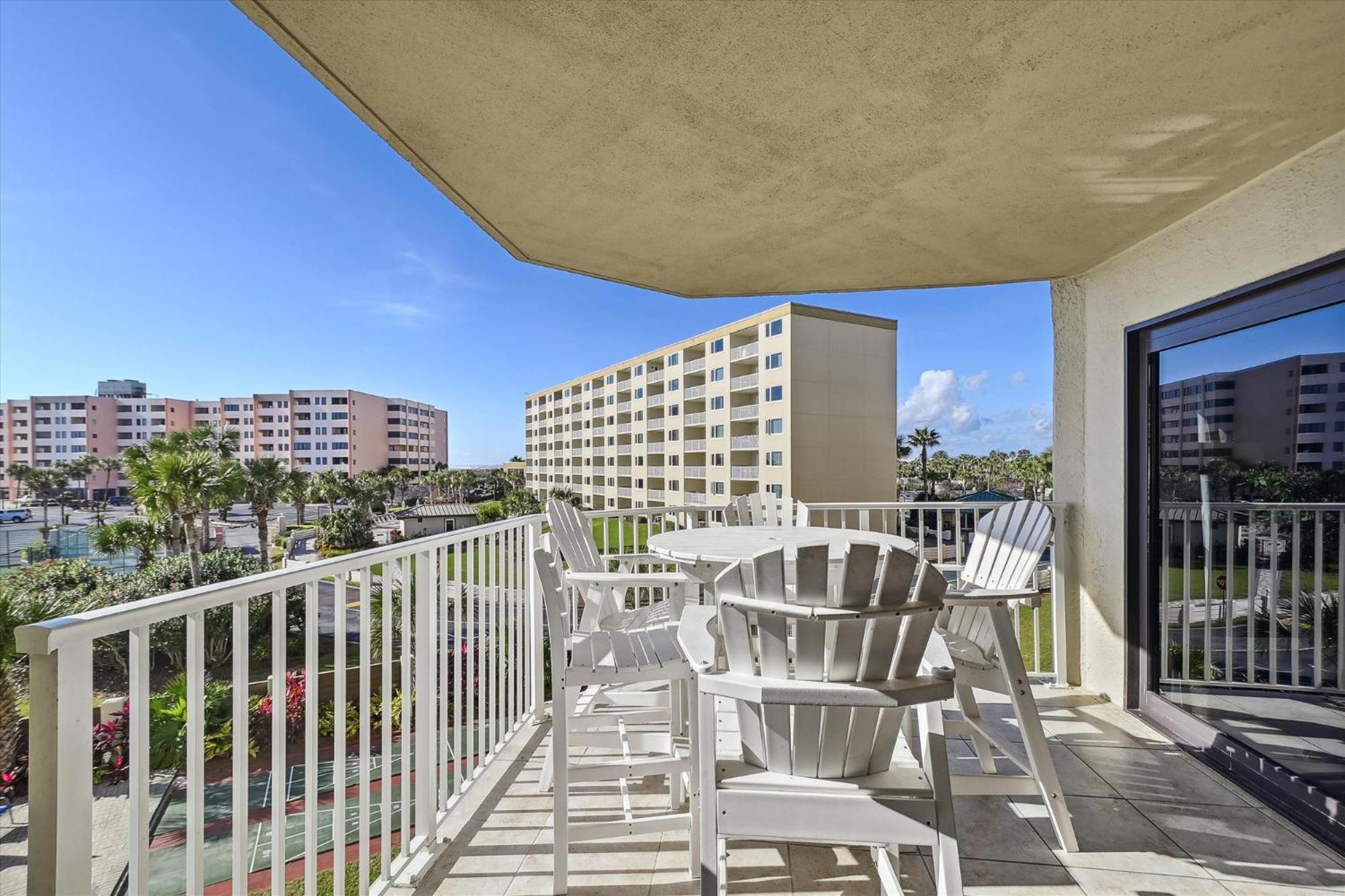Apartment Inlet Reef 210- By Isle