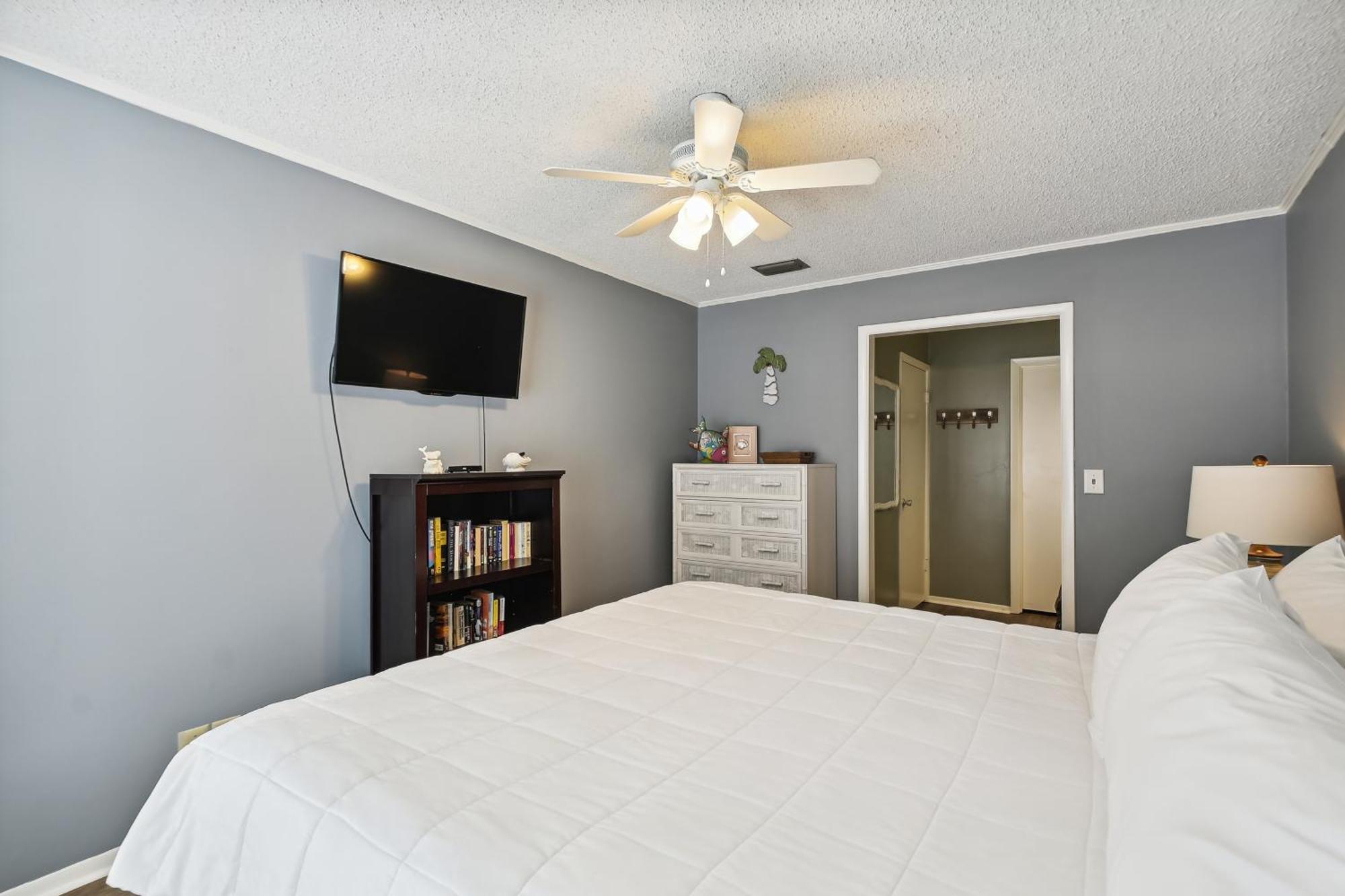 Sandpiper Cove 1053- By Isle Apartment