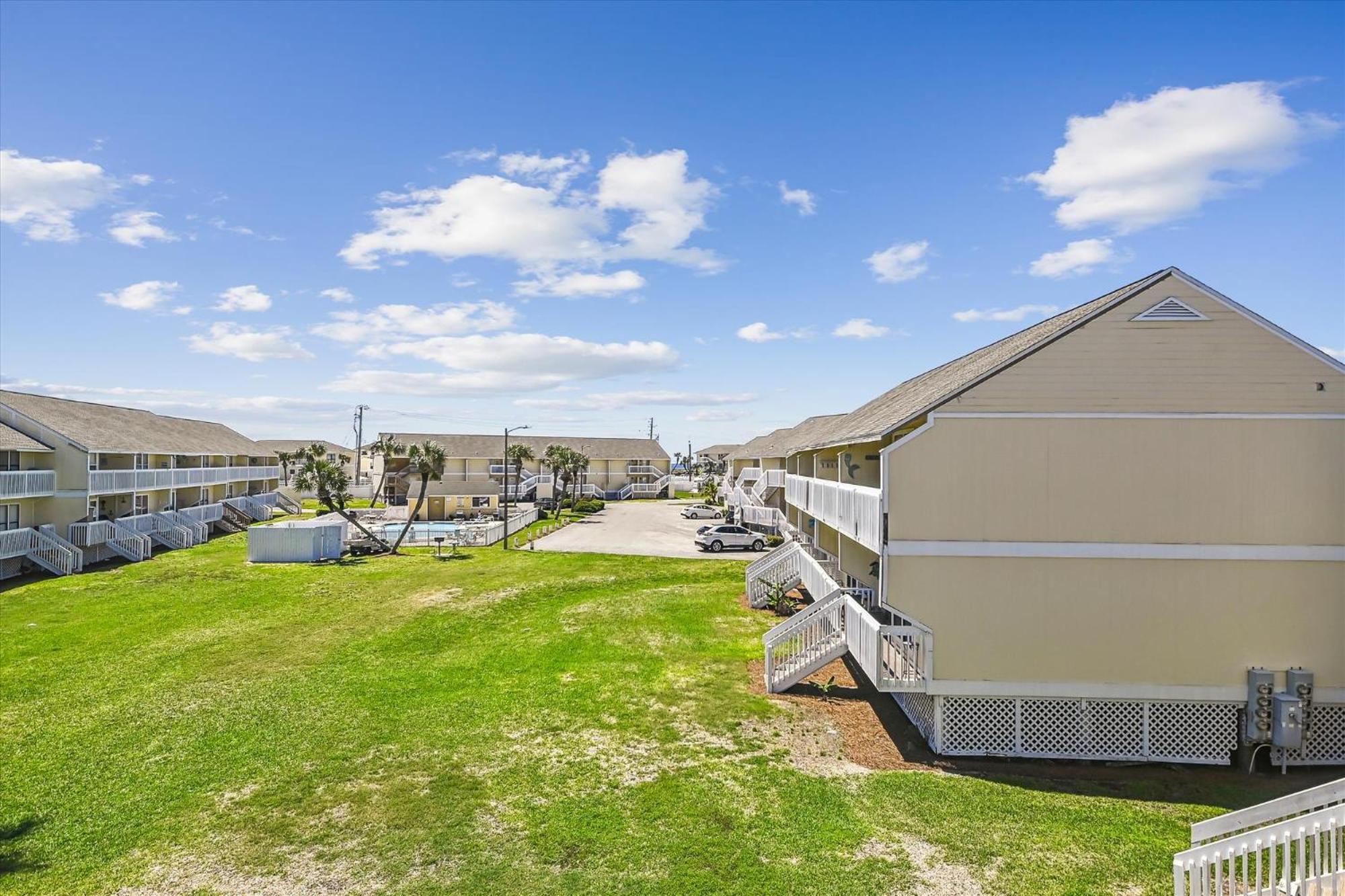 Sandpiper Cove 8236- By Isle Apartment