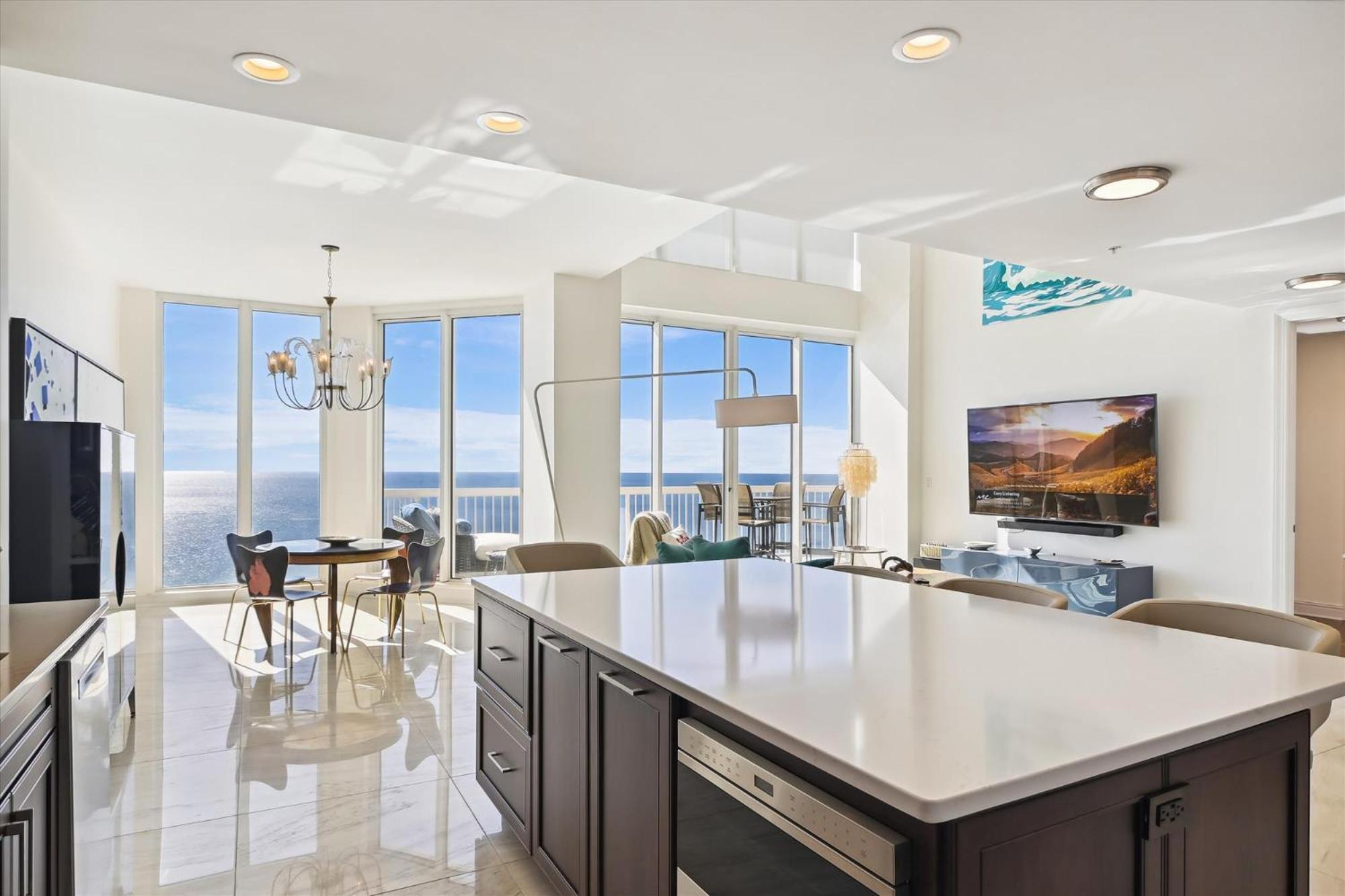 Silver 1702e- By Isle Apartment