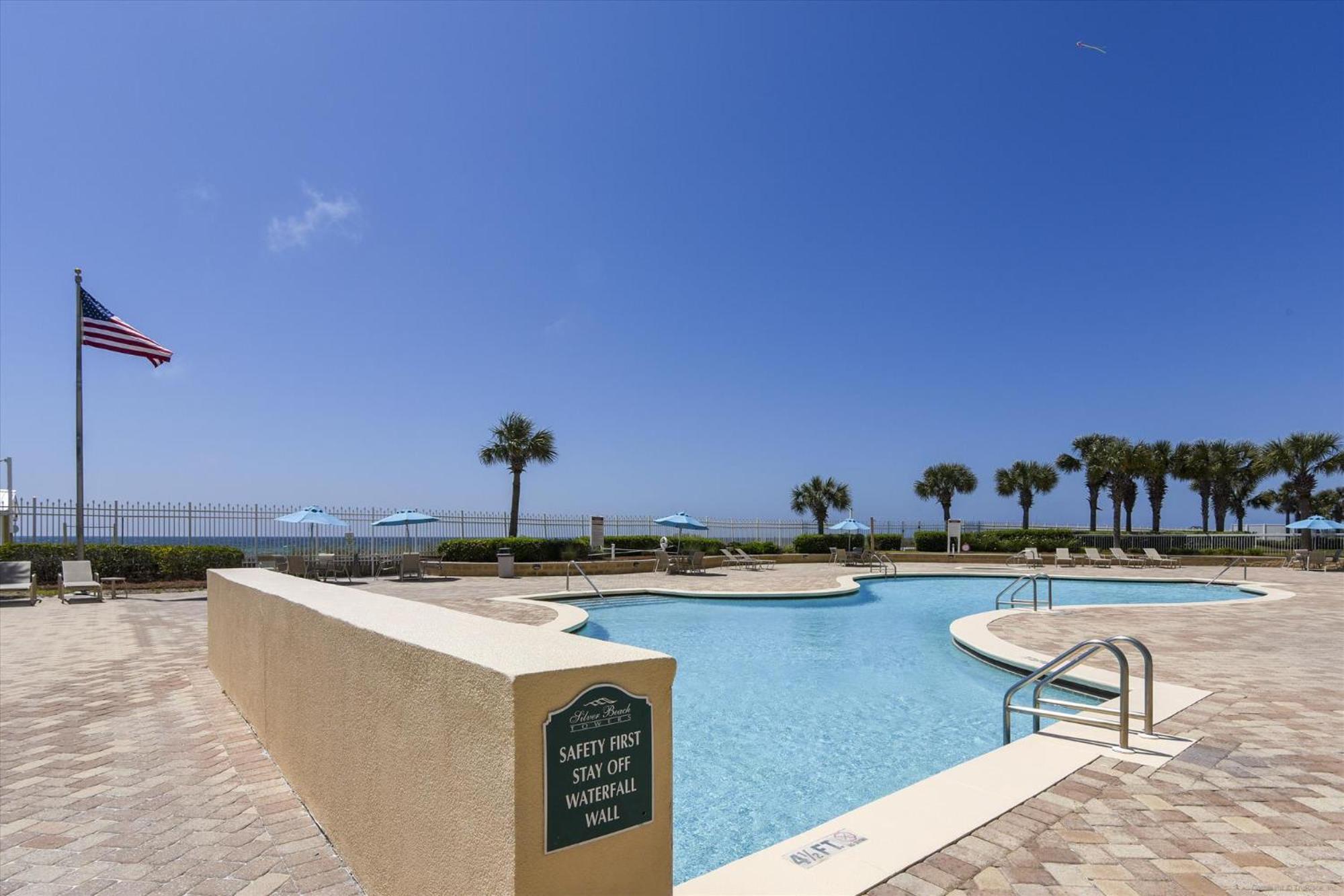 Silver 1702e- By Isle Apartment