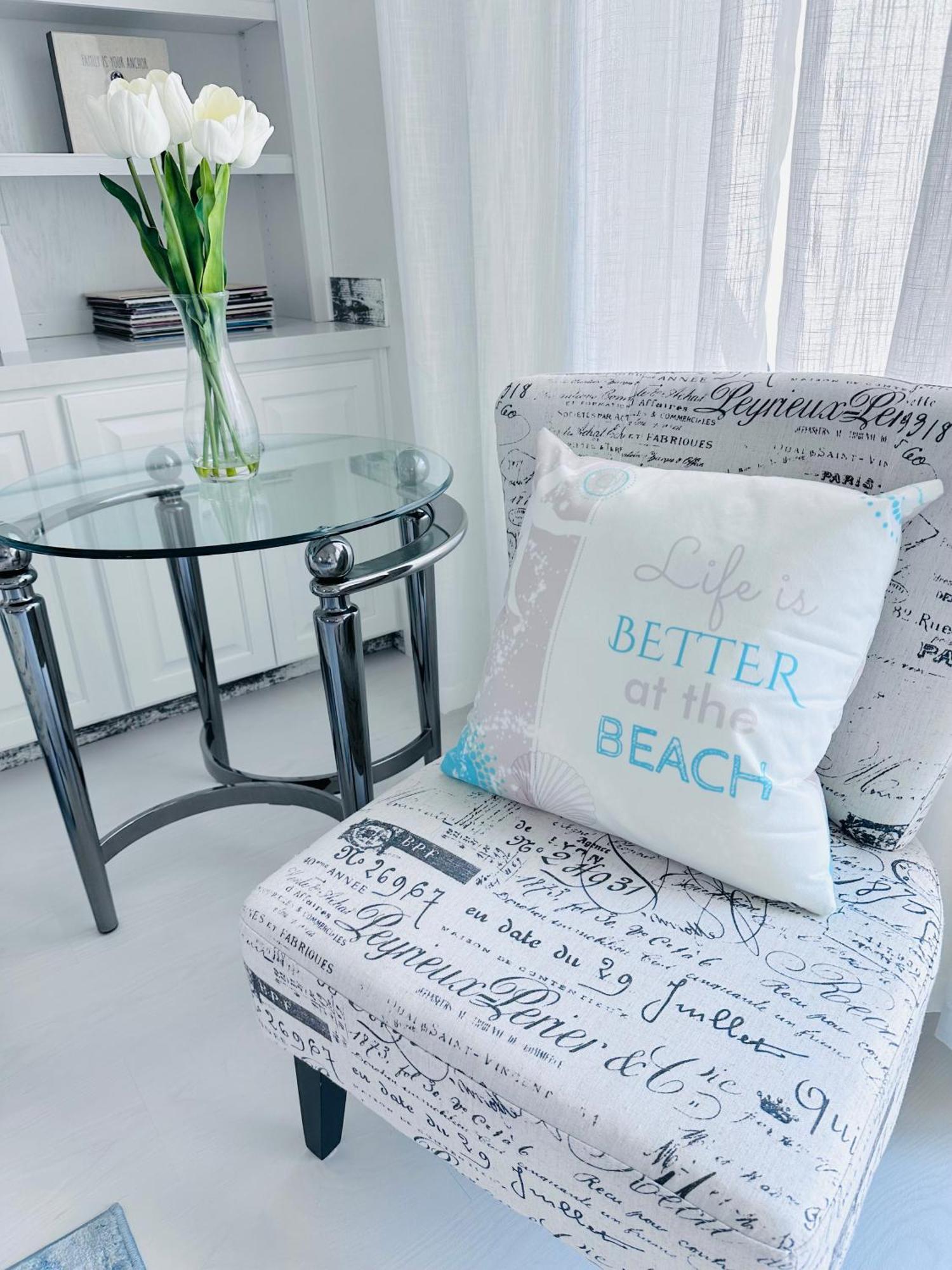 Ratiu House White Miramar *