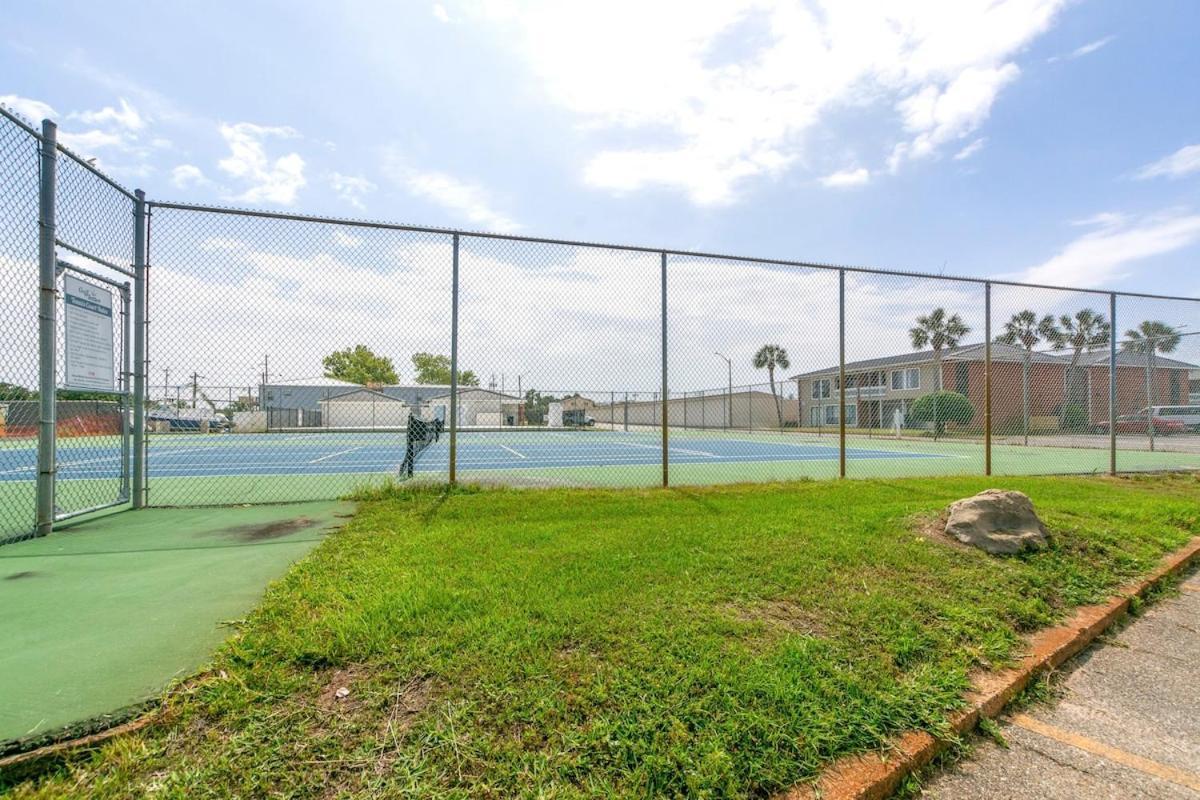 Hook Line Double Sinker View 3 Comm Pools * Destin