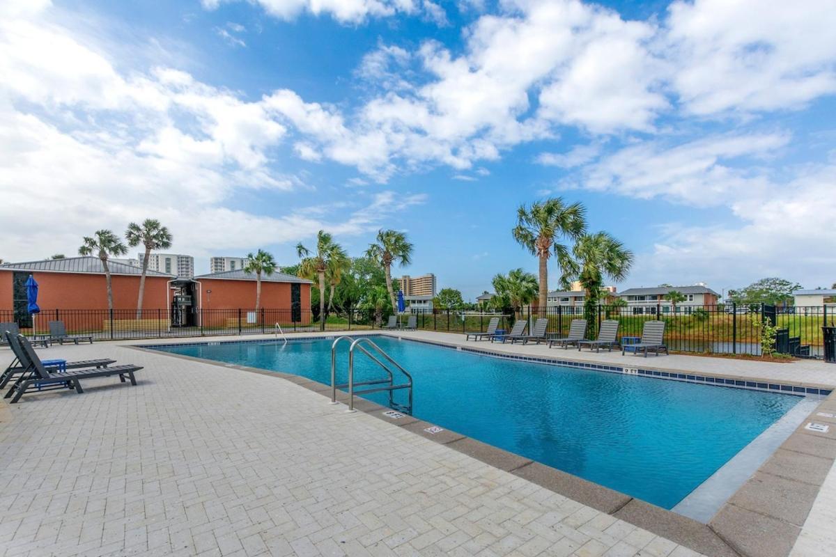 Hook Line Double Sinker View 3 Comm Pools Destin