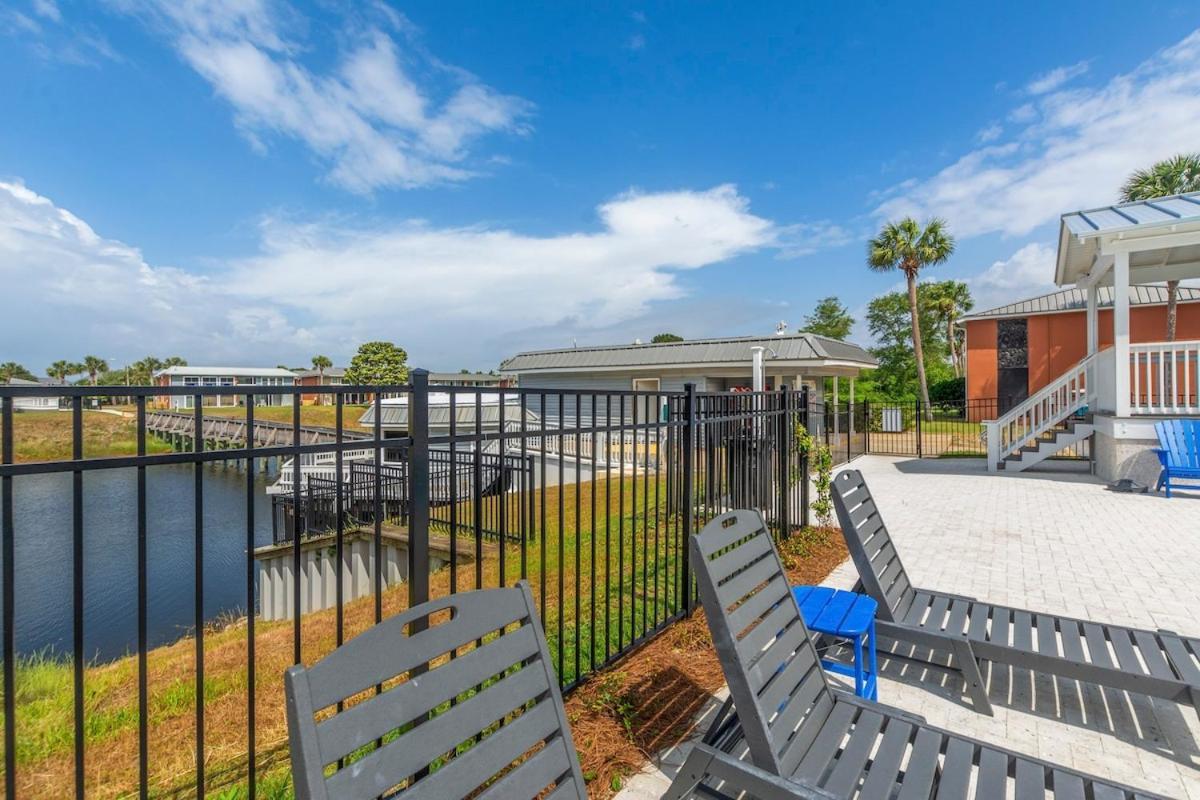 Hook Line Double Sinker View 3 Comm Pools Holiday home