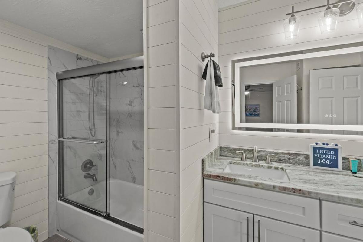 Holiday home Hook Line Double Sinker View 3 Comm Pools