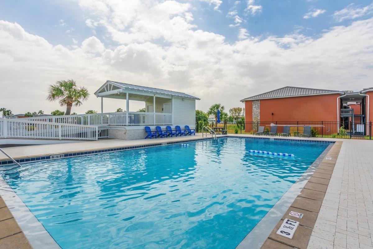 Holiday home Hook Line Double Sinker View 3 Comm Pools *