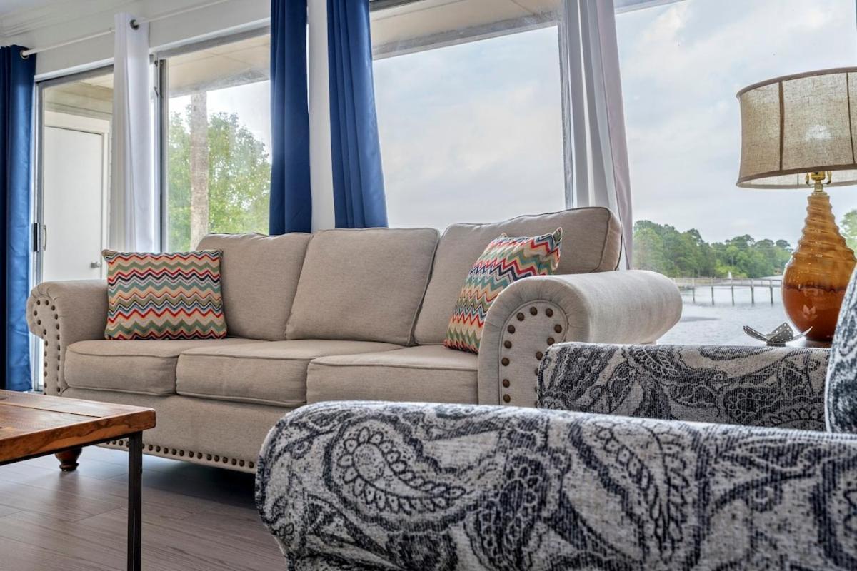 Hook Line Double Sinker View 3 Comm Pools Holiday home