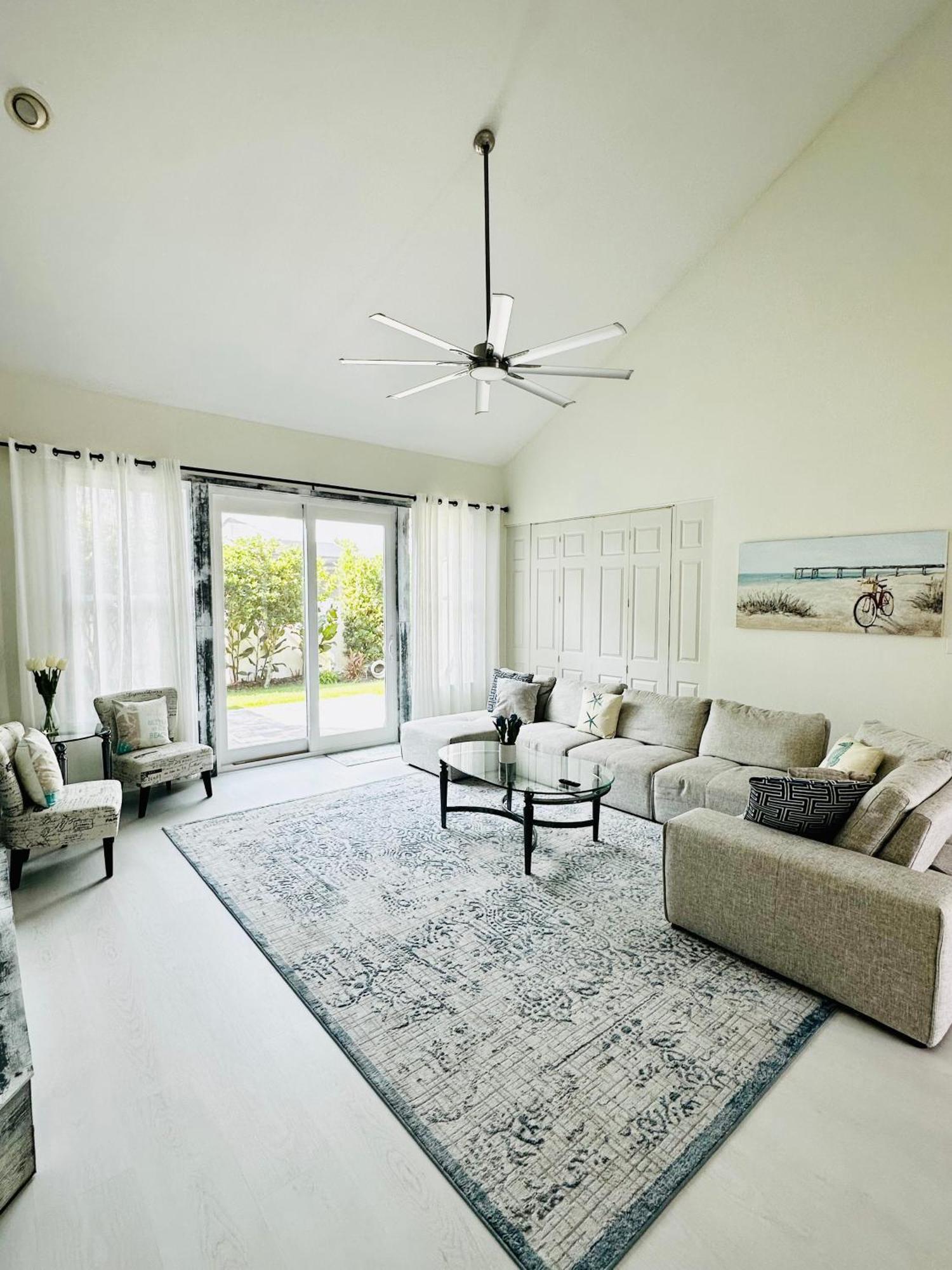 Holiday home Ratiu House White Miramar