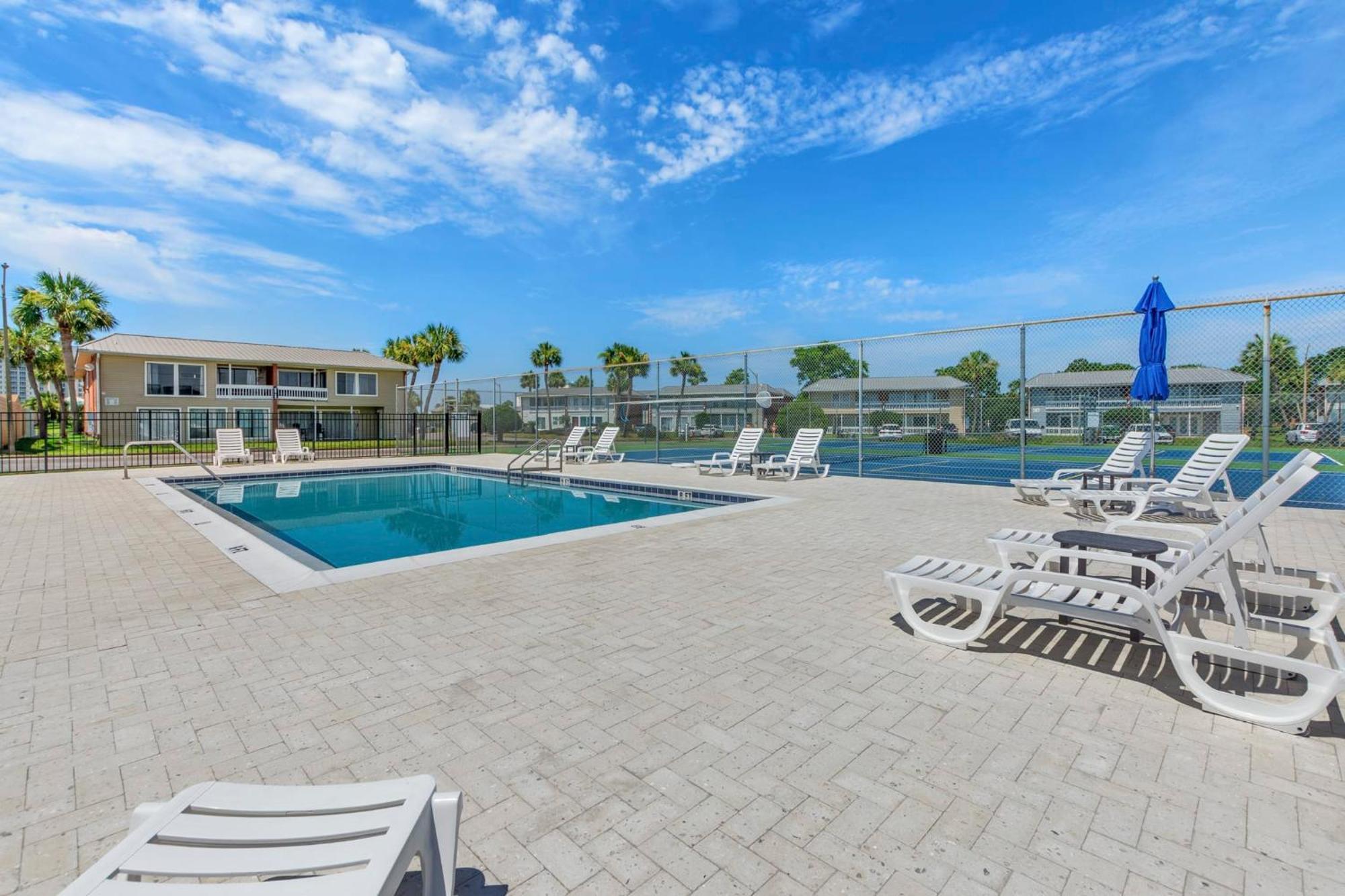 Tranquil Tortuga View Apartment Destin