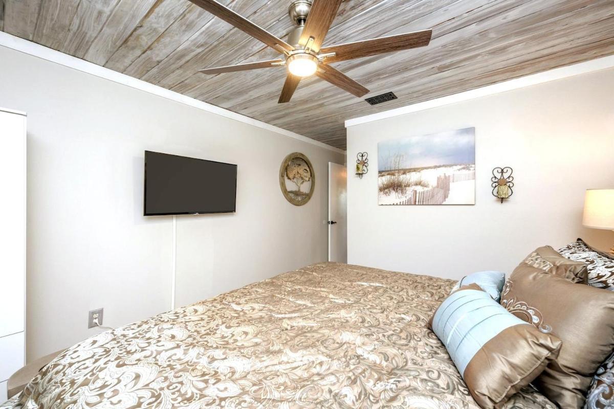 Captains Quarters 3 Comm Pools Pet Friendly Holiday home *