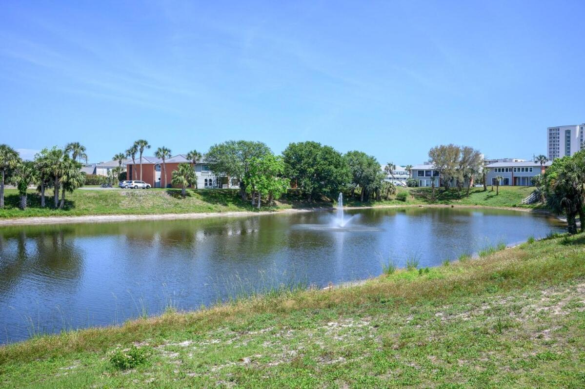 Kings Cove 3 Community Pools * Destin