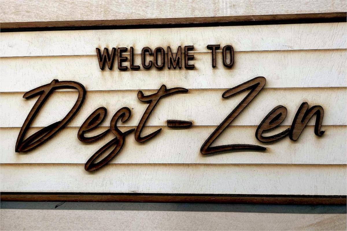 Dest-zen Gated Access Game *
