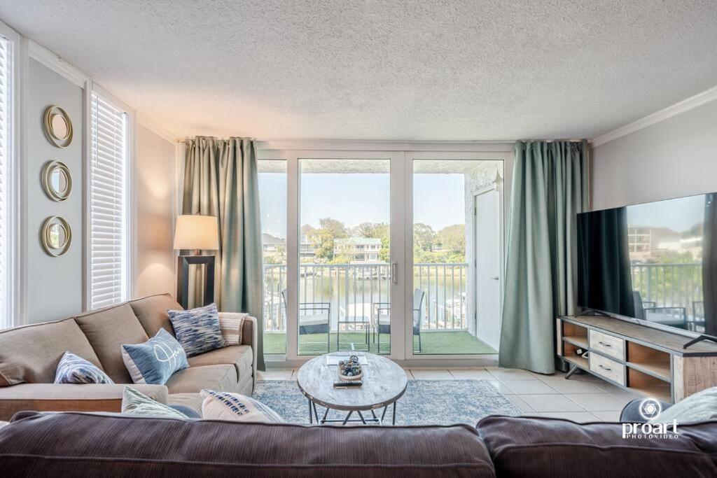 Palm Paradise - Harbor