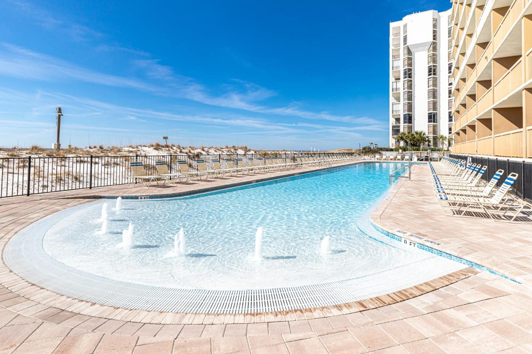 Apartment Oceania 902- By Isle