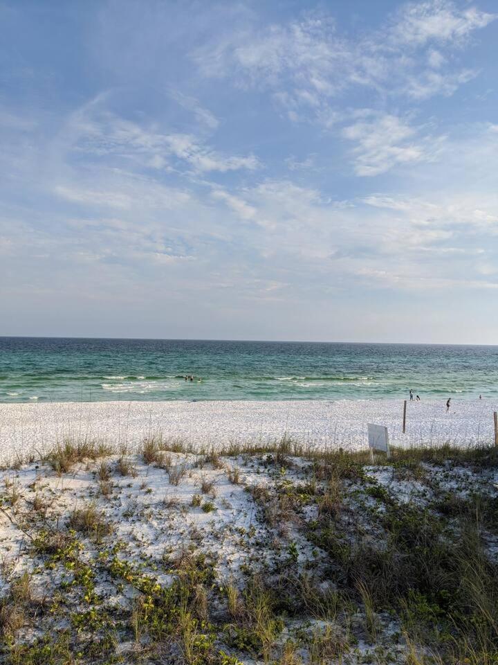 Scenic Bunkalow - Steps From Gated Beach Access Holiday home Destin