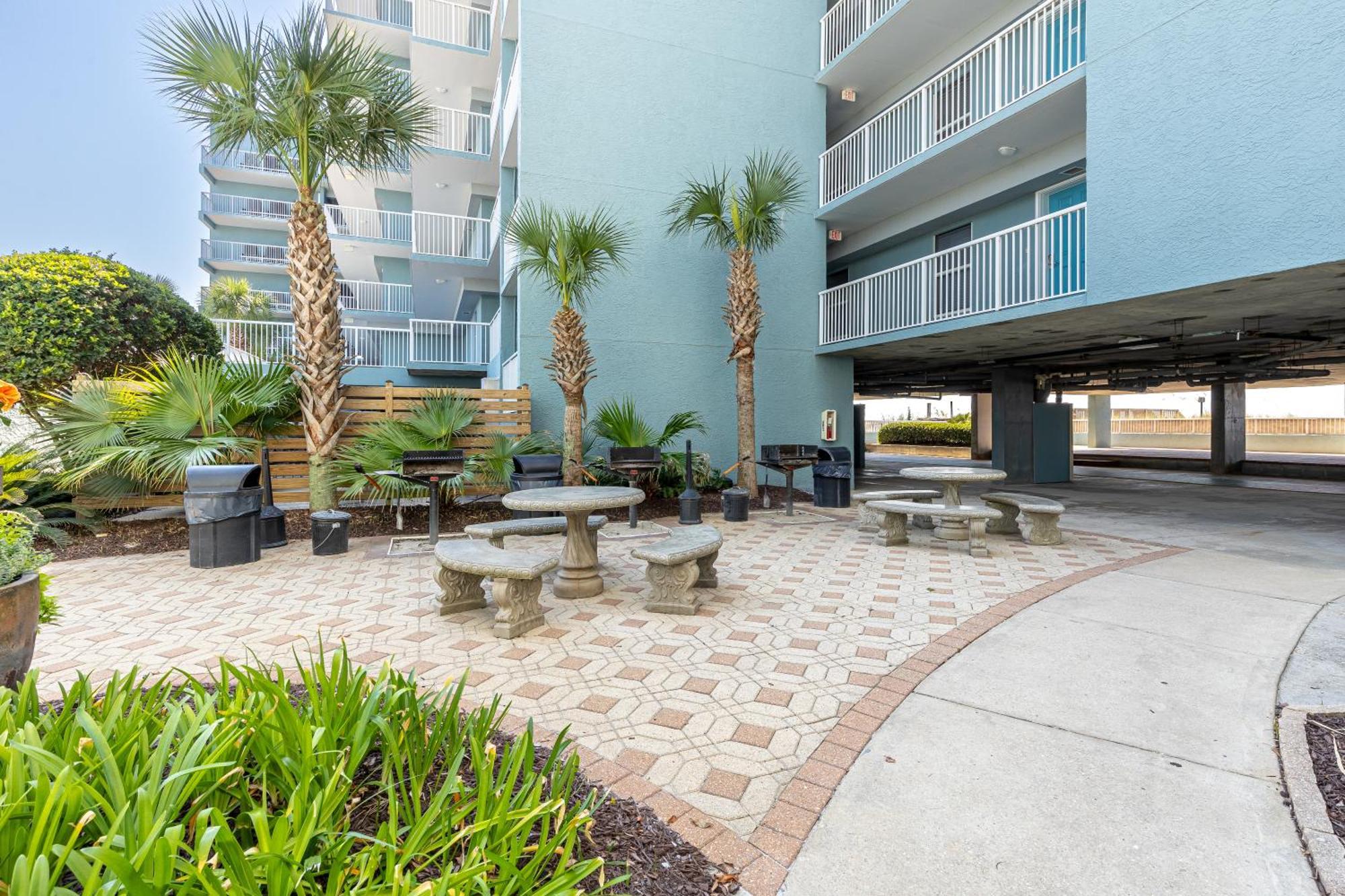 Apartment Shoreline Towers 1084- By Isle