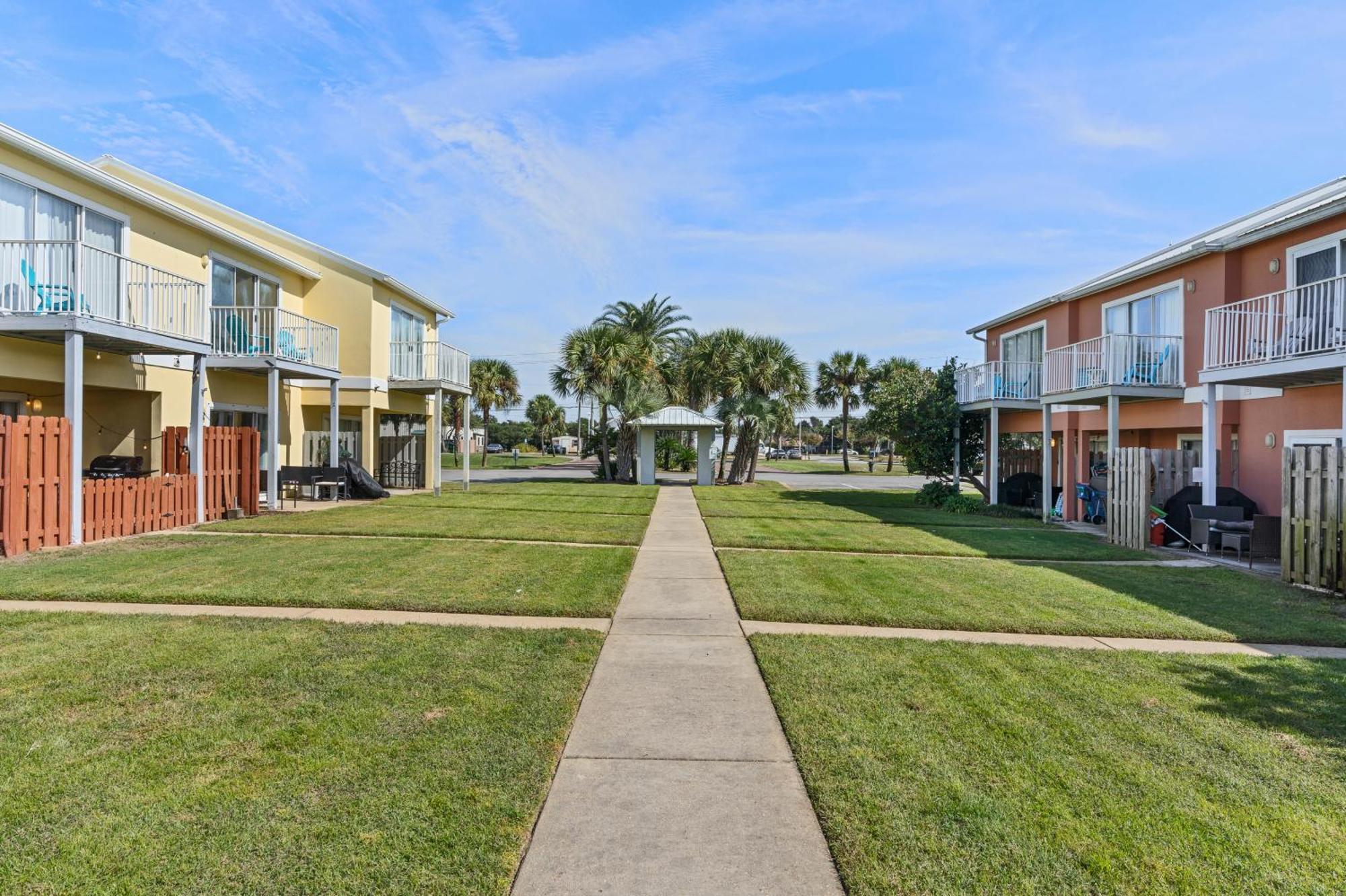 5 Min Walk To Beach, Sparkling Pool, Mins To Shops &outlet! 13 *
