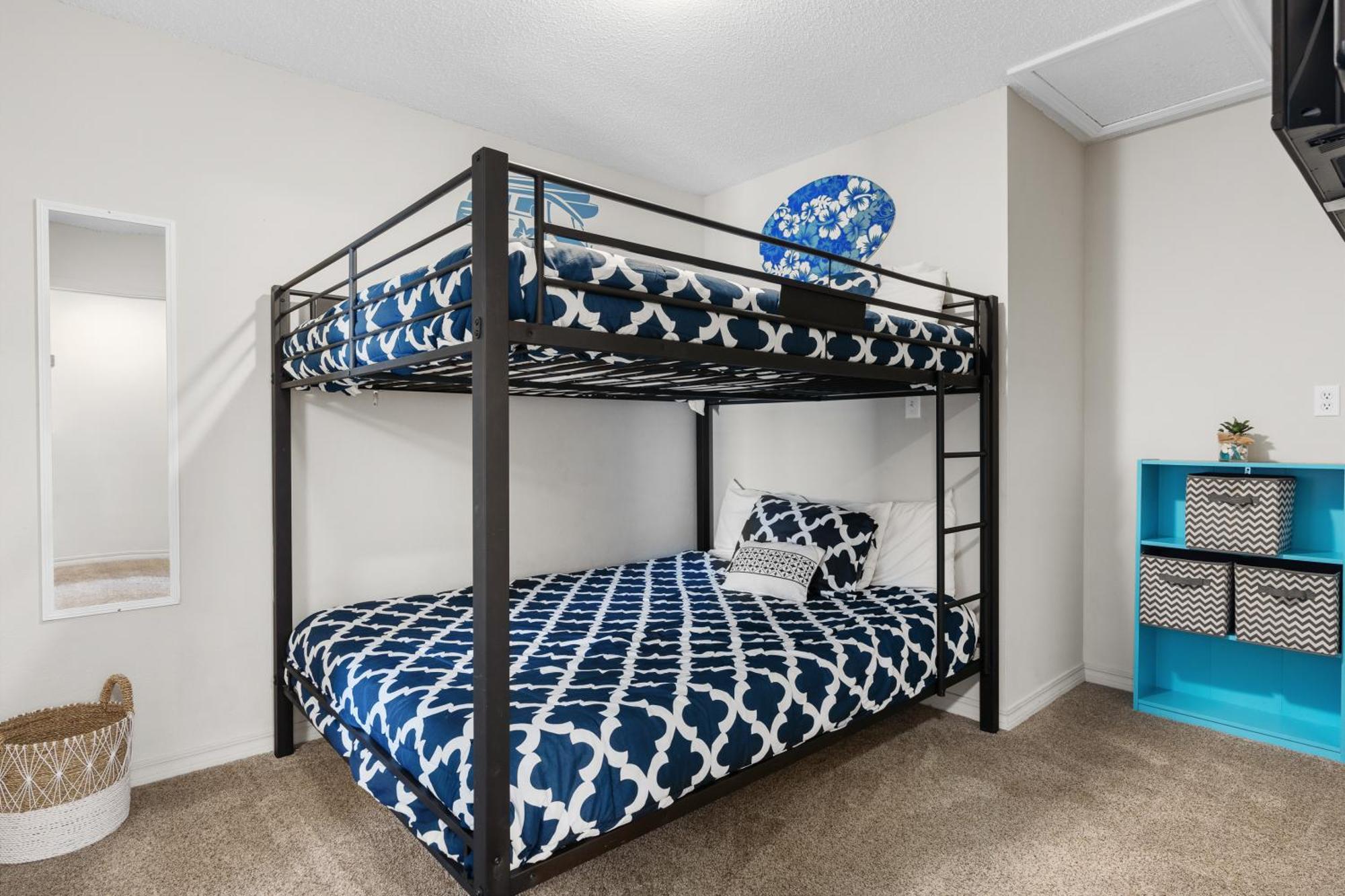 5 Min Walk To Beach, Sparkling Pool, Mins To Shops &outlet! 13