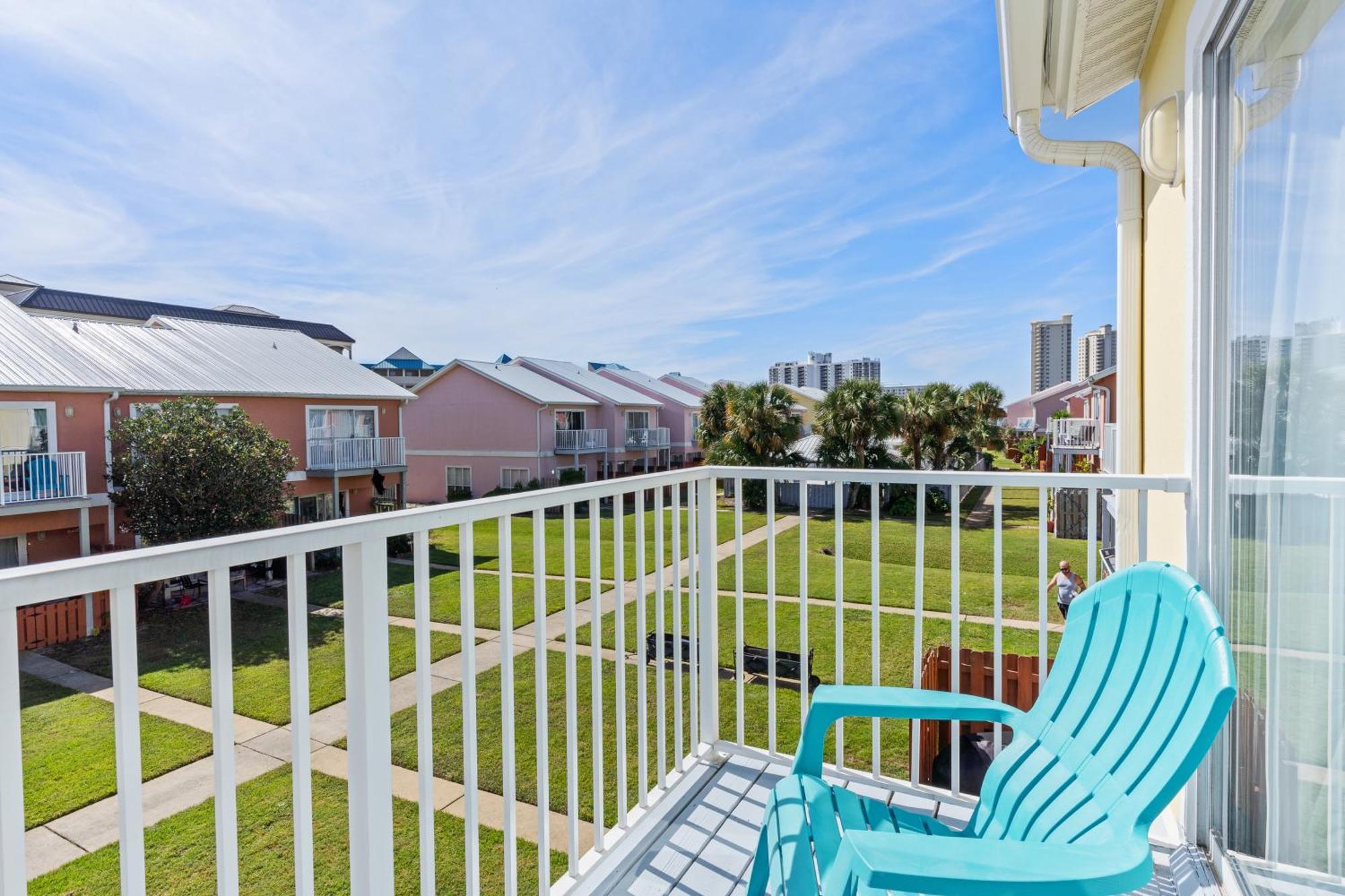 5 Min Walk To Beach, Sparkling Pool, Mins To Shops &outlet! 13 Holiday home