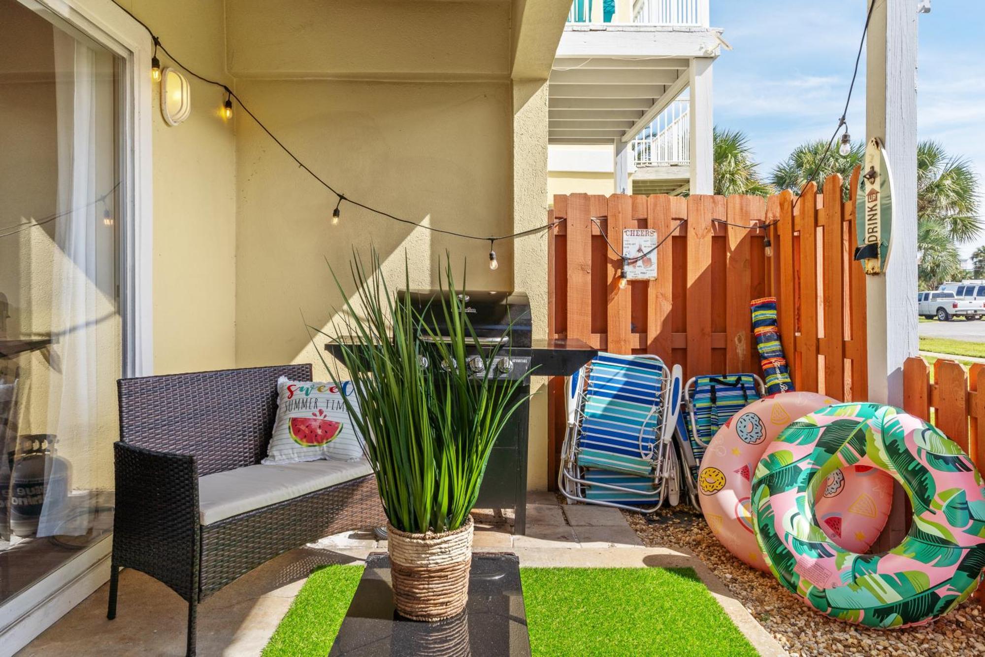 5 Min Walk To Beach, Sparkling Pool, Mins To Shops &outlet! 13 Holiday home *