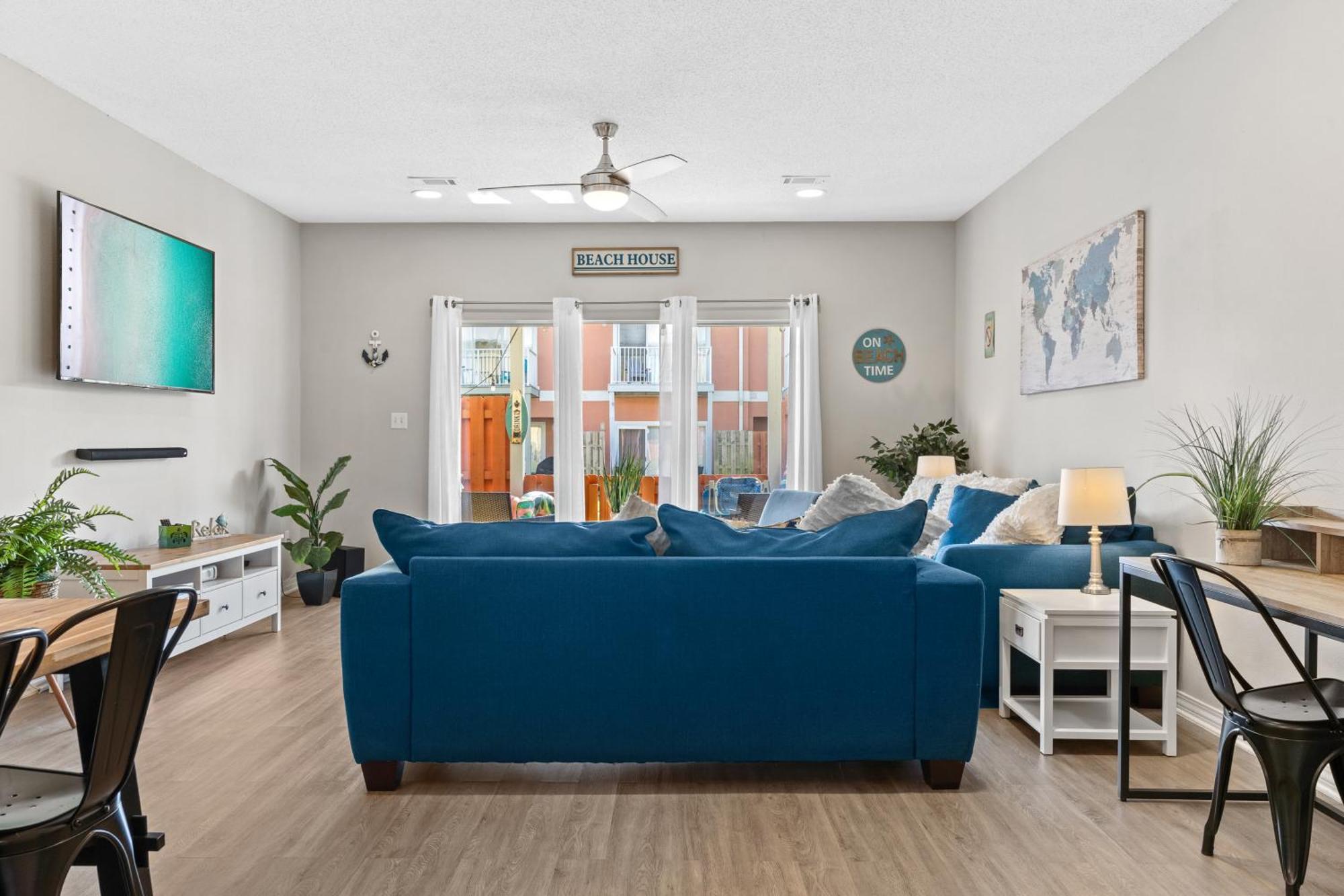 5 Min Walk To Beach, Sparkling Pool, Mins To Shops &outlet! 13 *