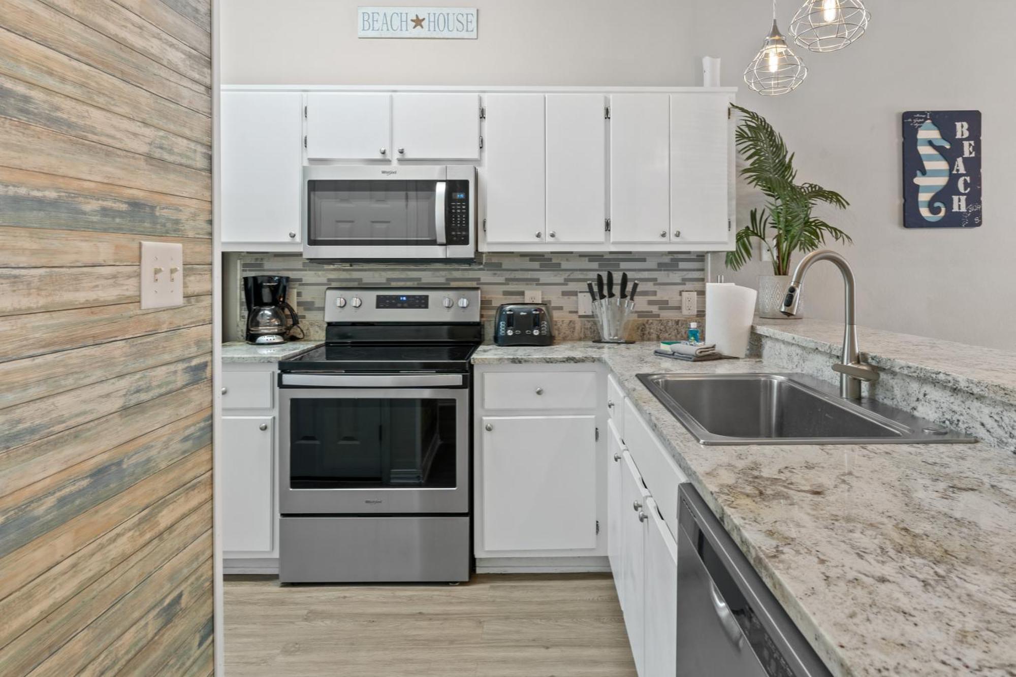 5 Min Walk To Beach, Sparkling Pool, Mins To Shops &outlet! 13 Holiday home Destin