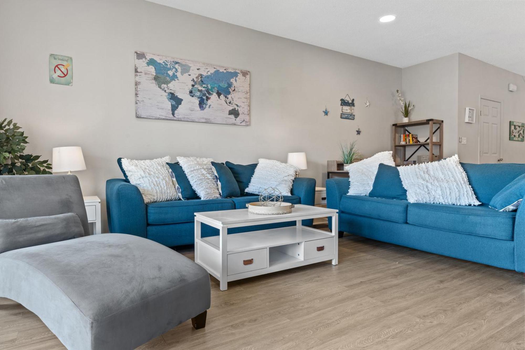 5 Min Walk To Beach, Sparkling Pool, Mins To Shops &outlet! 13 *