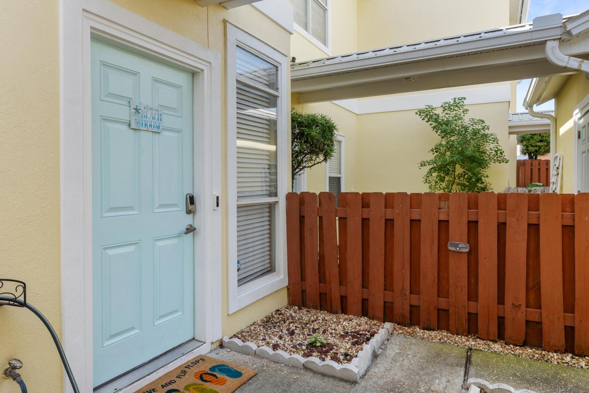 5 Min Walk To Beach, Sparkling Pool, Mins To Shops &outlet! 13 Holiday home *