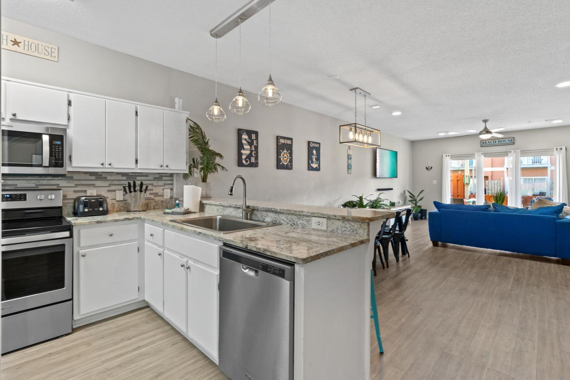 5 Min Walk To Beach, Sparkling Pool, Mins To Shops &outlet! 13