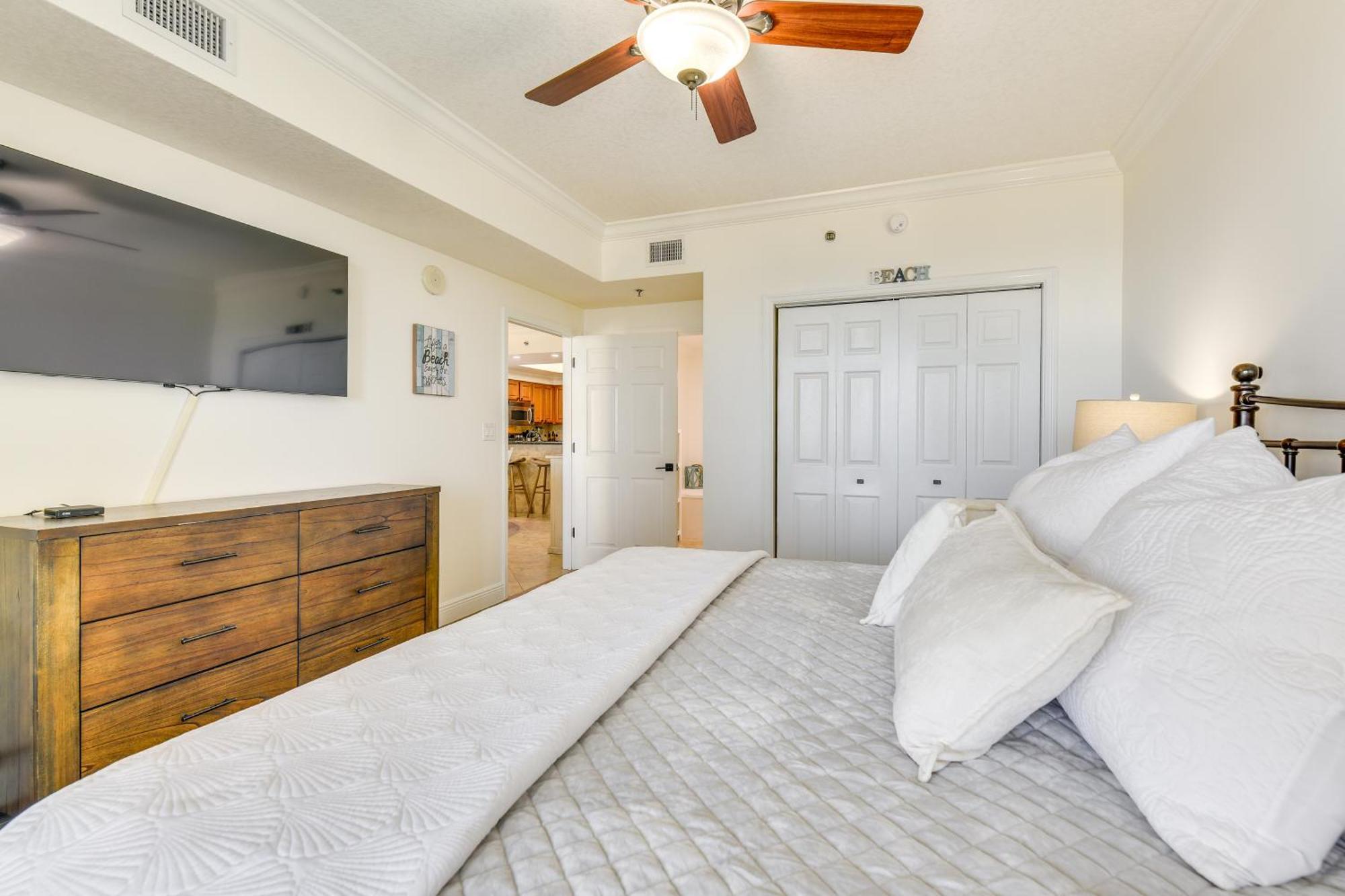 Ocean-view Miramar Snowbird Friendly!