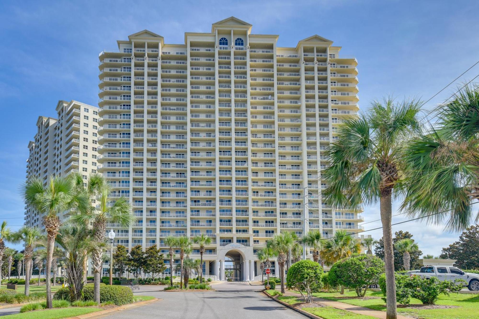 Ocean-view Miramar Snowbird Friendly! Apartment *