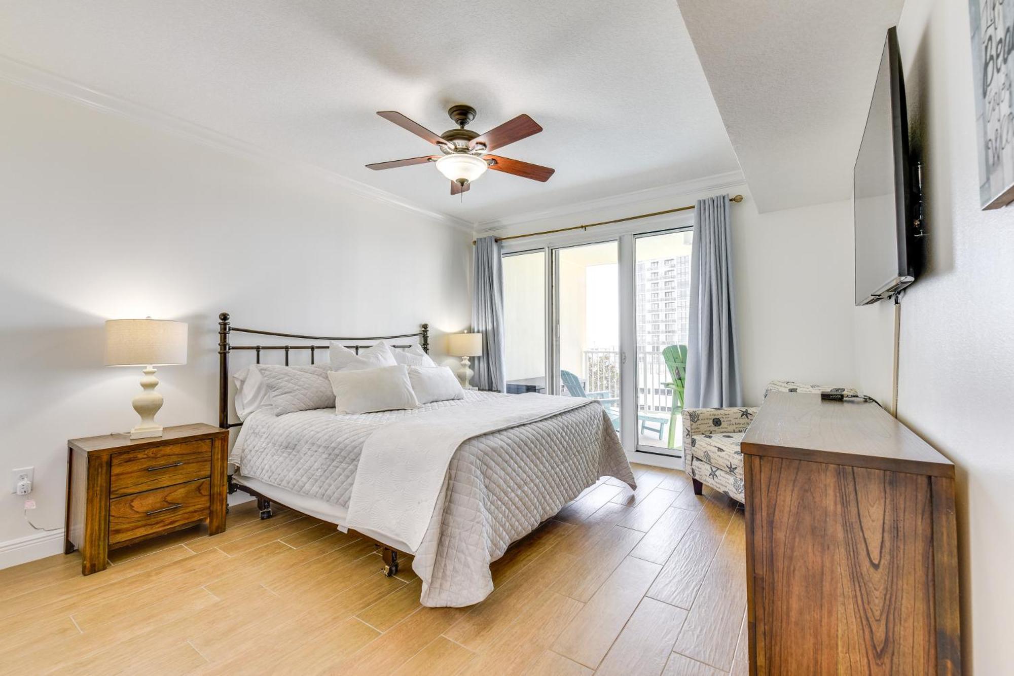 Ocean-view Miramar Snowbird Friendly!