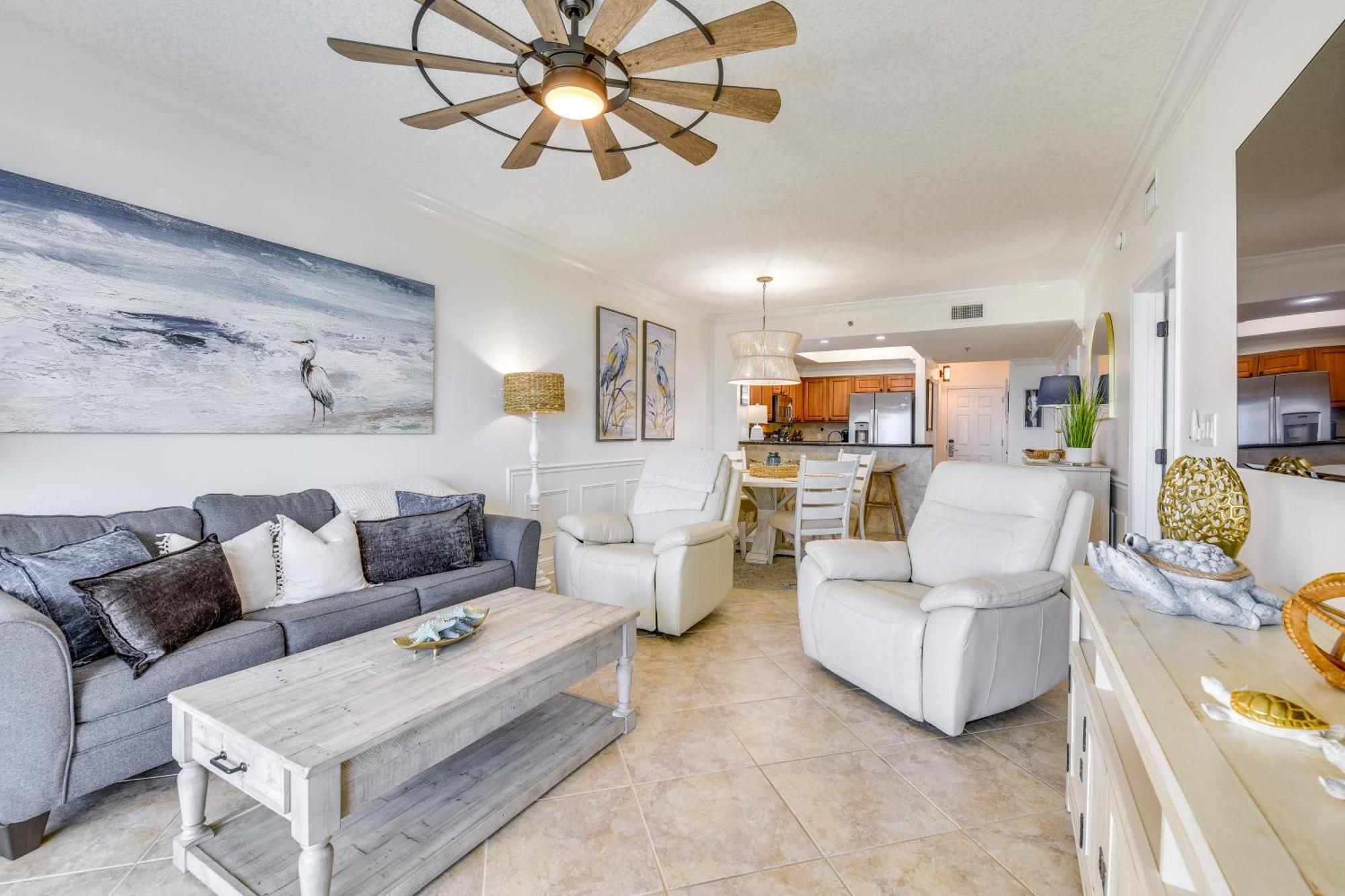 Ocean-view Miramar Snowbird Friendly! Apartment