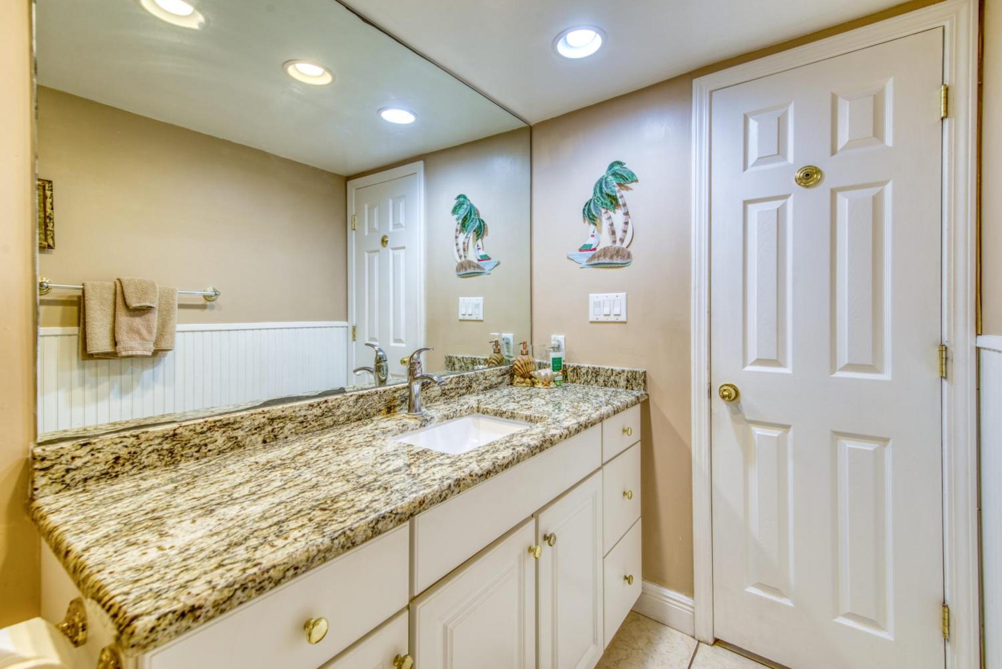 House C104 - Beachfront With Pool, Wifi, & Service Apartment Destin