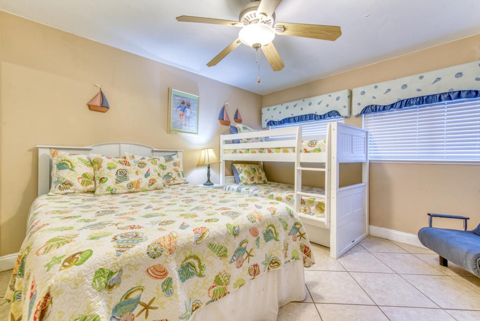 House C104 - Beachfront With Pool, Wifi, & Service Apartment
