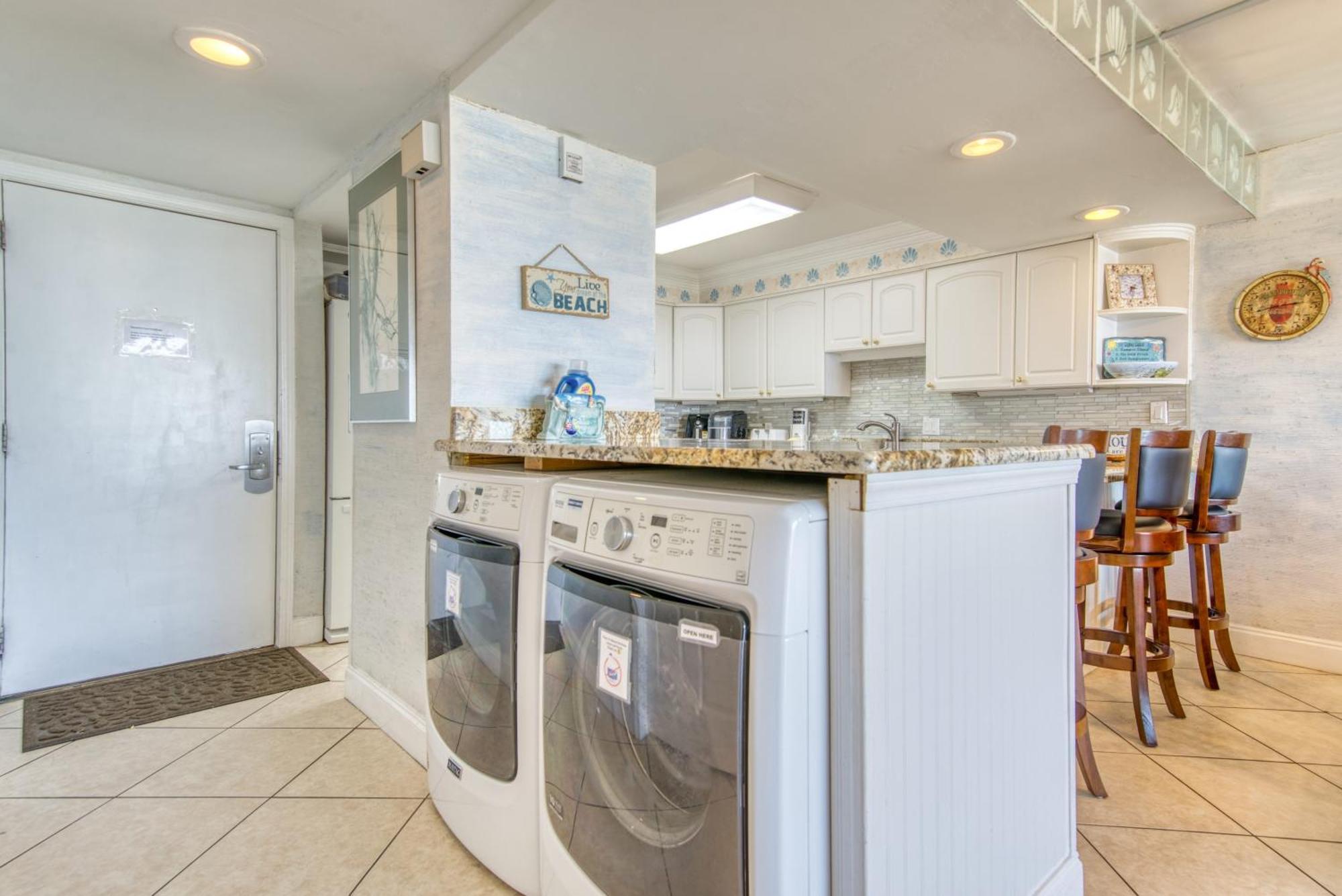 Apartment House C104 - Beachfront With Pool, Wifi, & Service