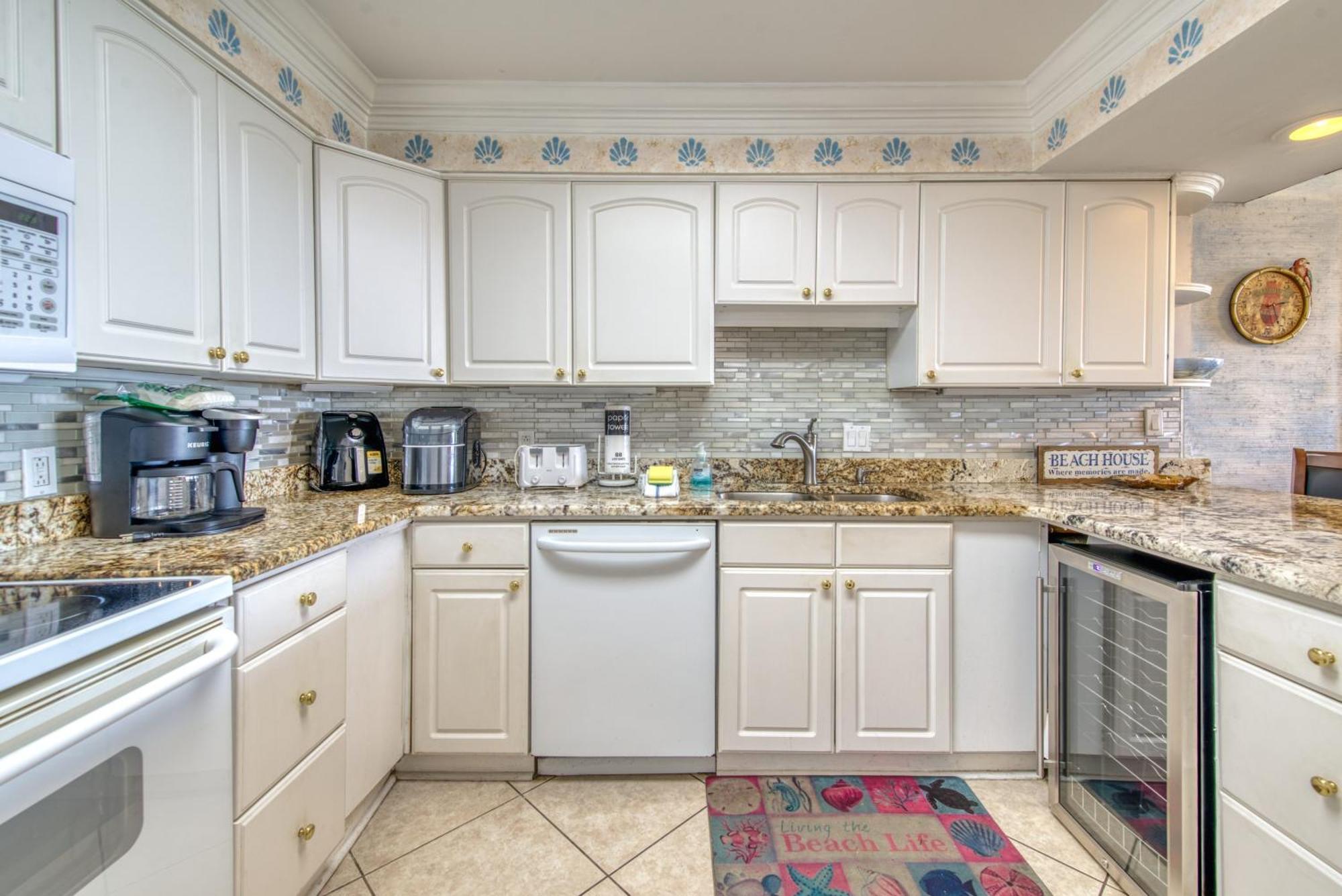 House C104 - Beachfront With Pool, Wifi, & Service Apartment Destin