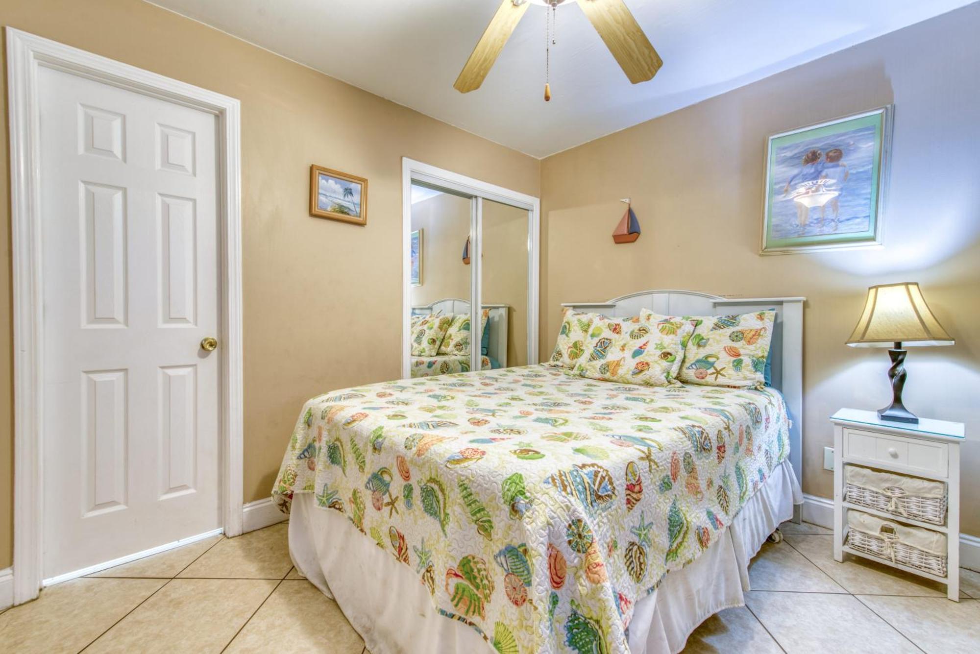 House C104 - Beachfront With Pool, Wifi, & Service Apartment
