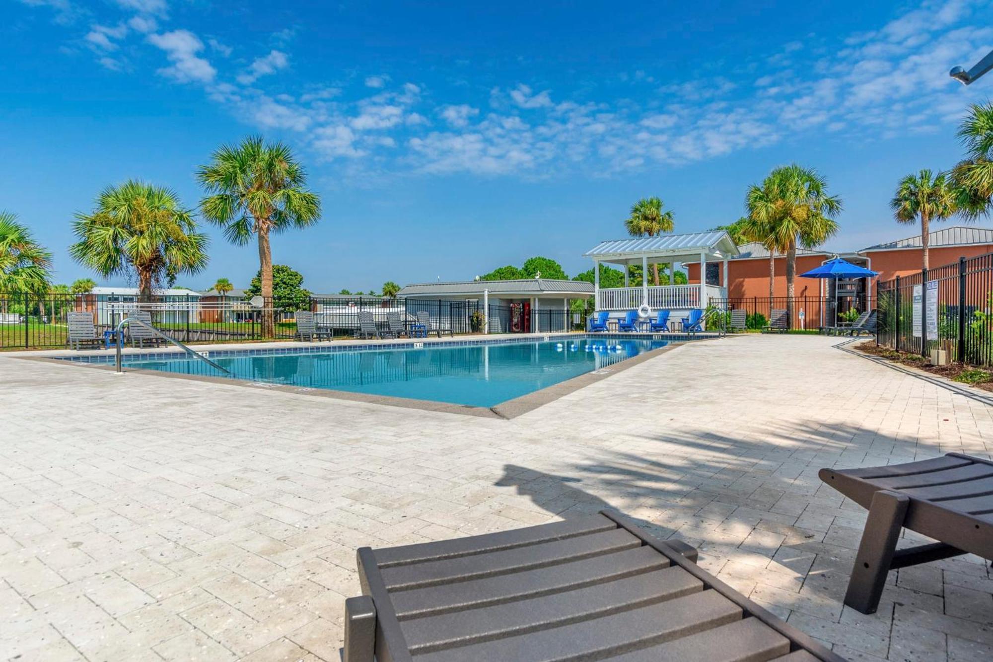 Sapphire Sands 3 Pools Pet Friendly Holiday home